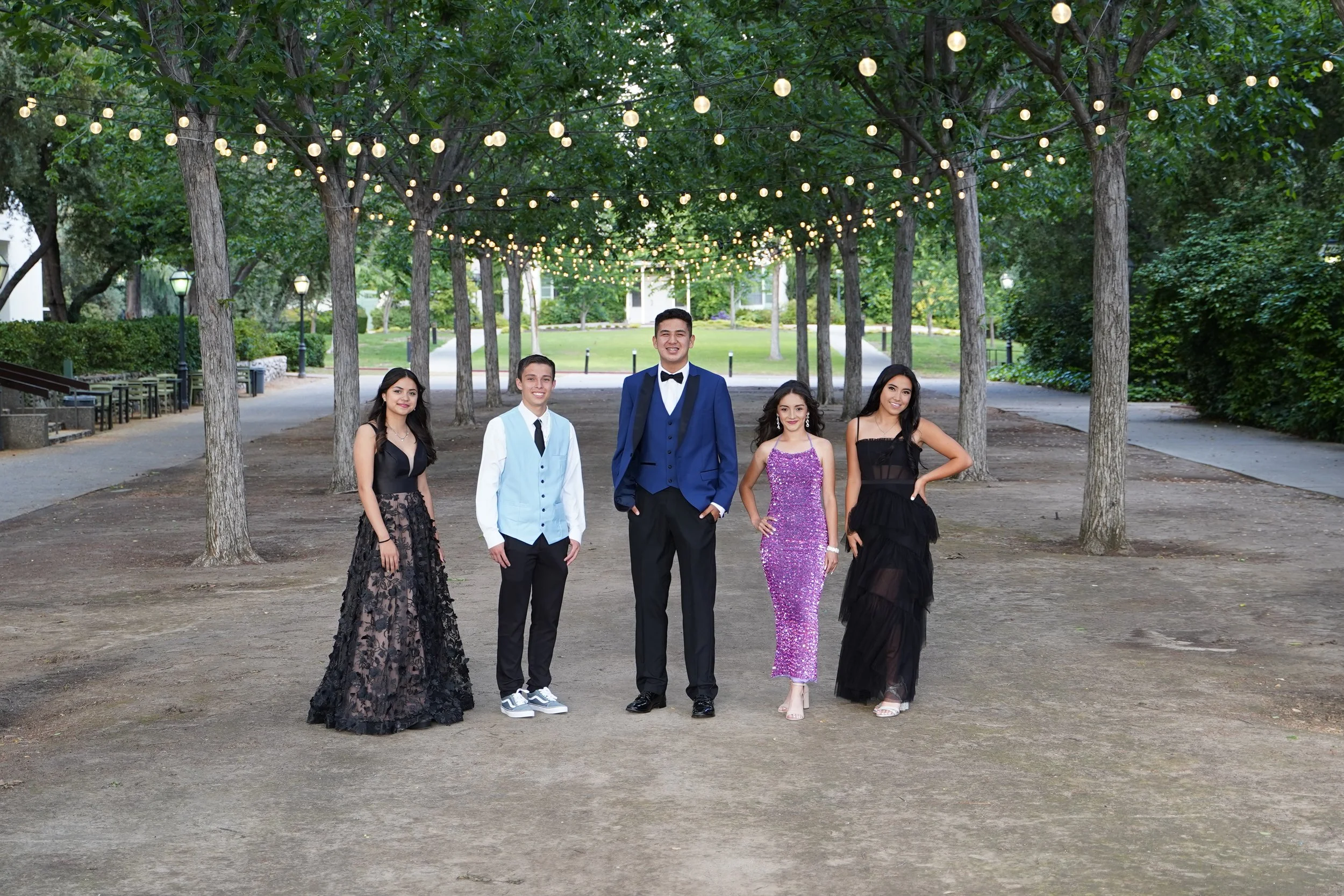 25 SHHS Prom 2023 Huskies.JPG