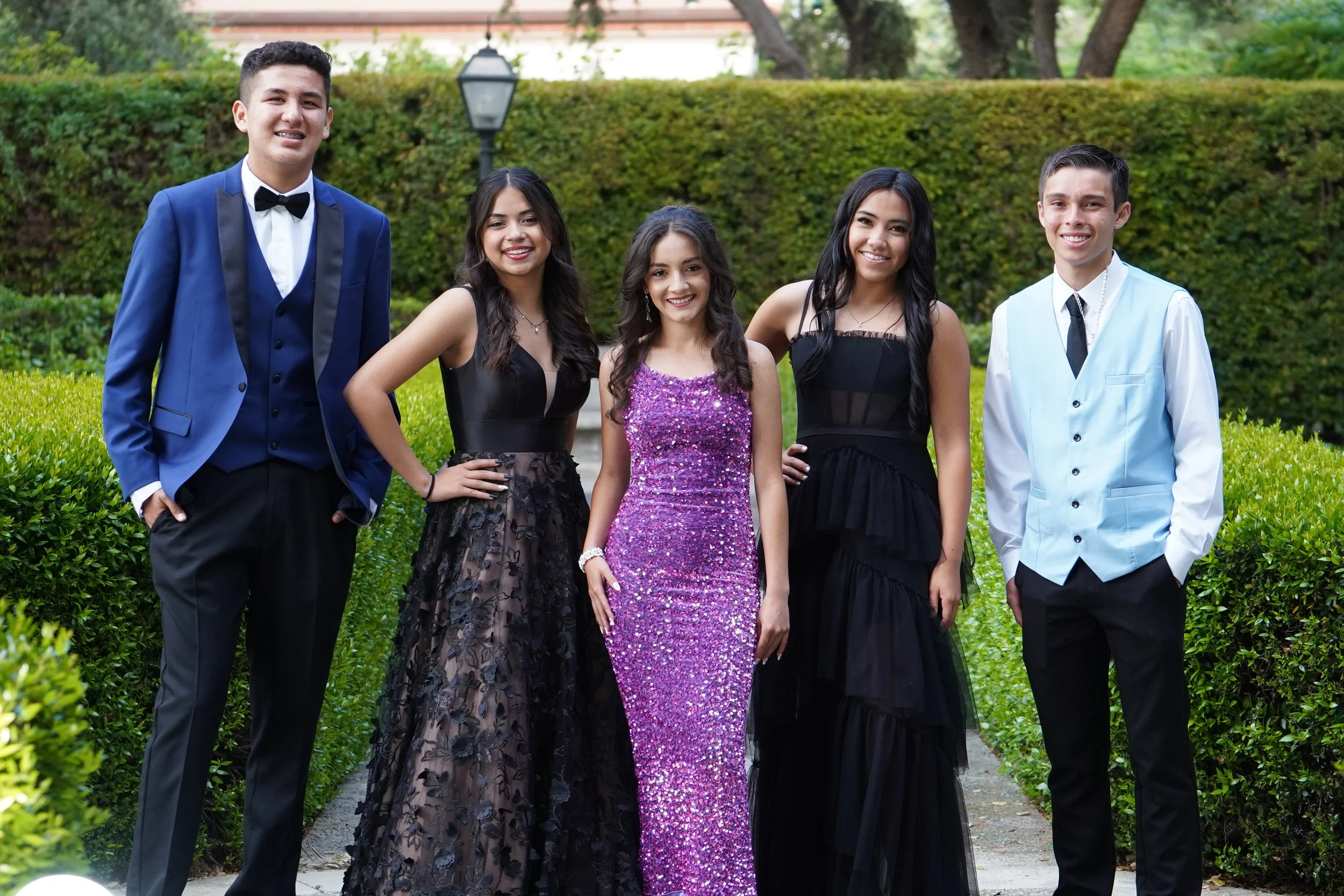 30 SHHS Prom 2023 Huskies.JPG