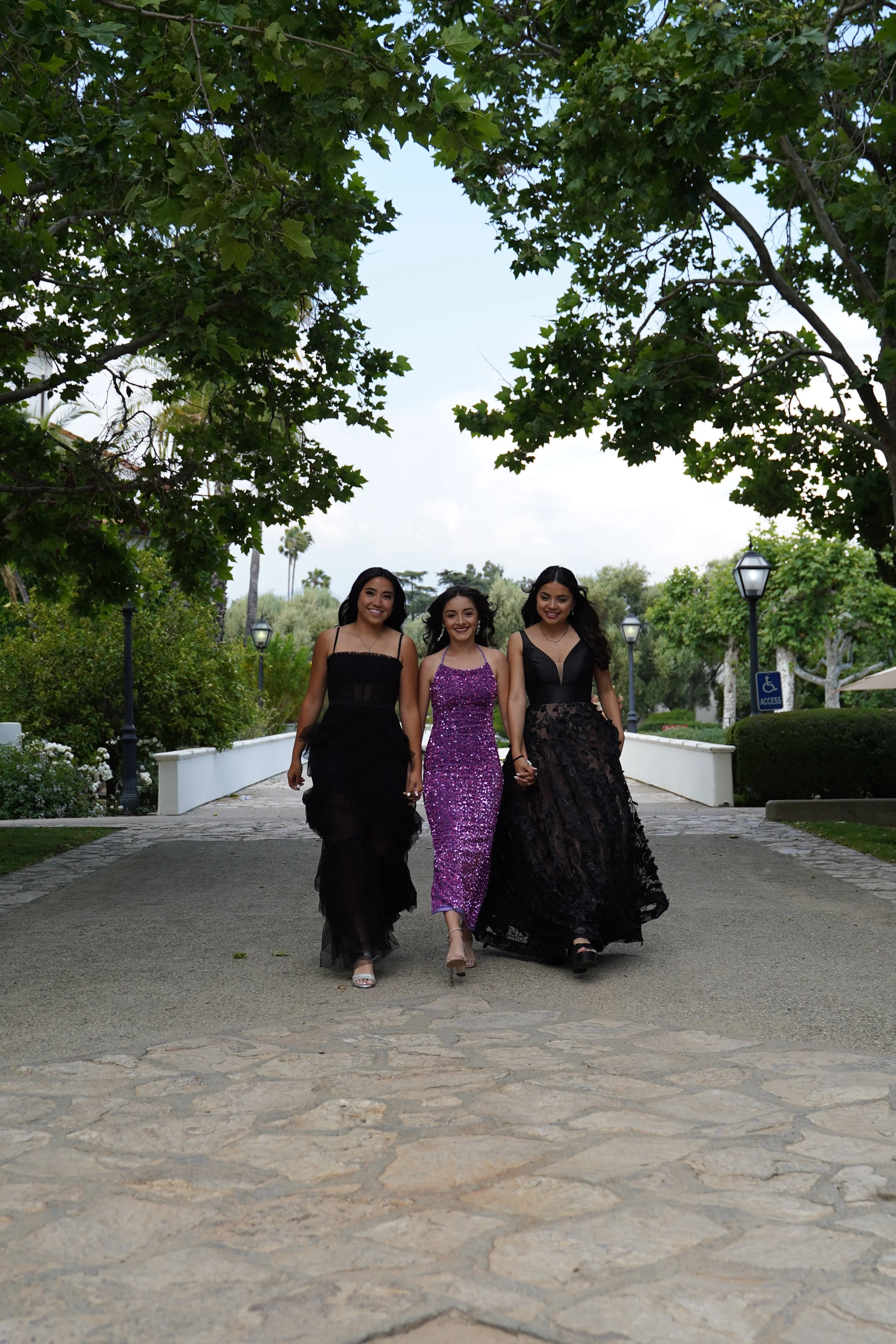 12 SHHS Prom 2023 Huskies.JPG