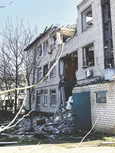 Women help in war-torn Ukraine