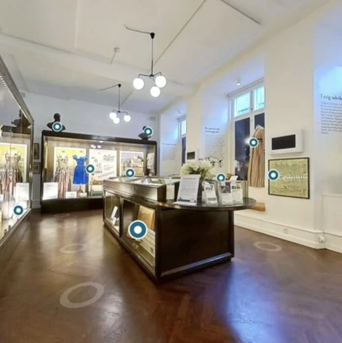 "Virtuel tur i Magasin museum med historiske udstillinger og elegante udstillingsgenstande