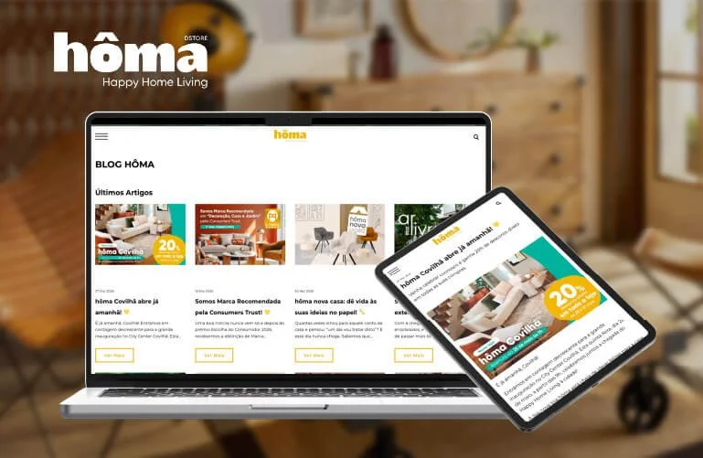 Imagem de um laptop e um celular exibindo o site do blog Hôma, com artigos sobre decoração e móveis, em um ambiente residencial bem iluminado e aconchegante.