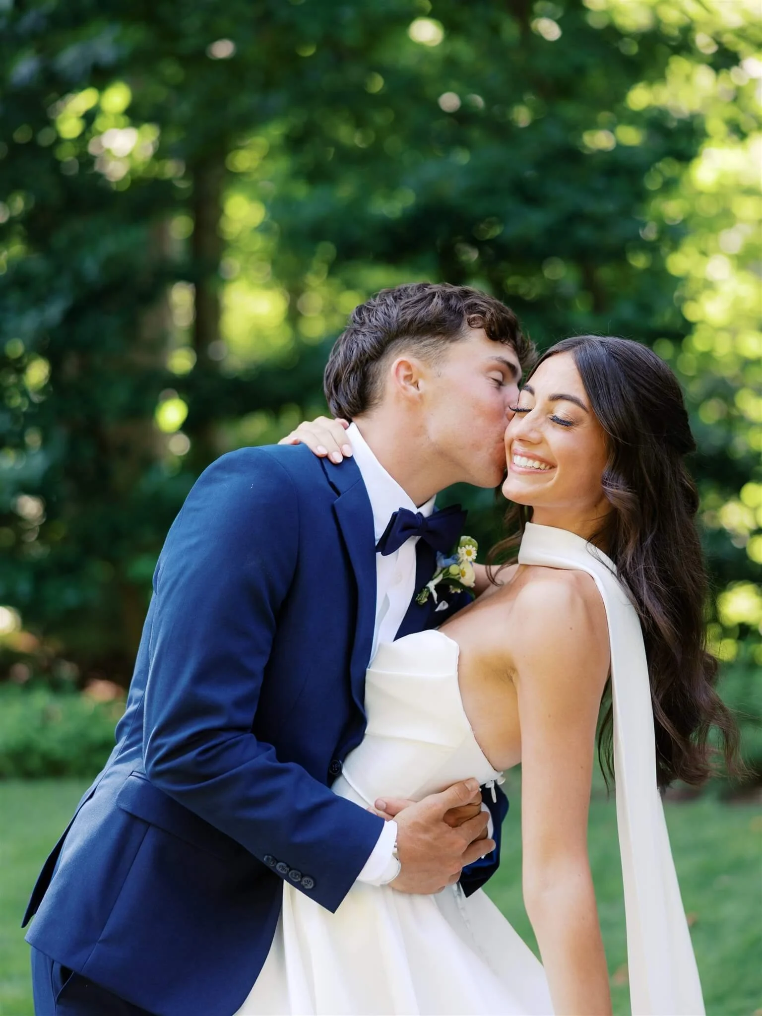 SHALAE BYRD PHOTOGRAPHY | CRYSTAL BRIDGES MUSEUM | BLOSSOM BEAUTY BRIDAL AND WEDDING HAIR AND MAKEUP