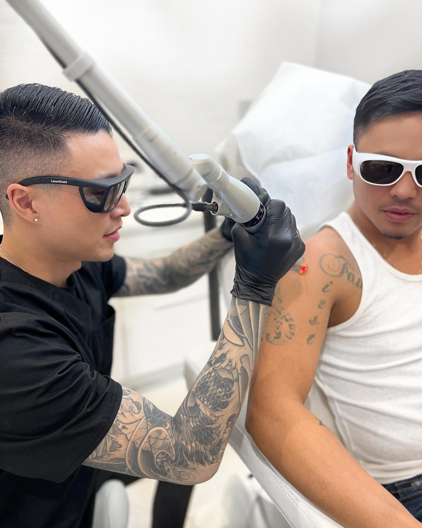 We are a local results-driven clinic in Edmonton dedicated to helping clients feel confident in their skin again.

We focus on Tattoo Removal, Permanent Makeup Removal and Skin Rejuvenation using the PicoWay laser.

Our flat rate pricing helps make r
