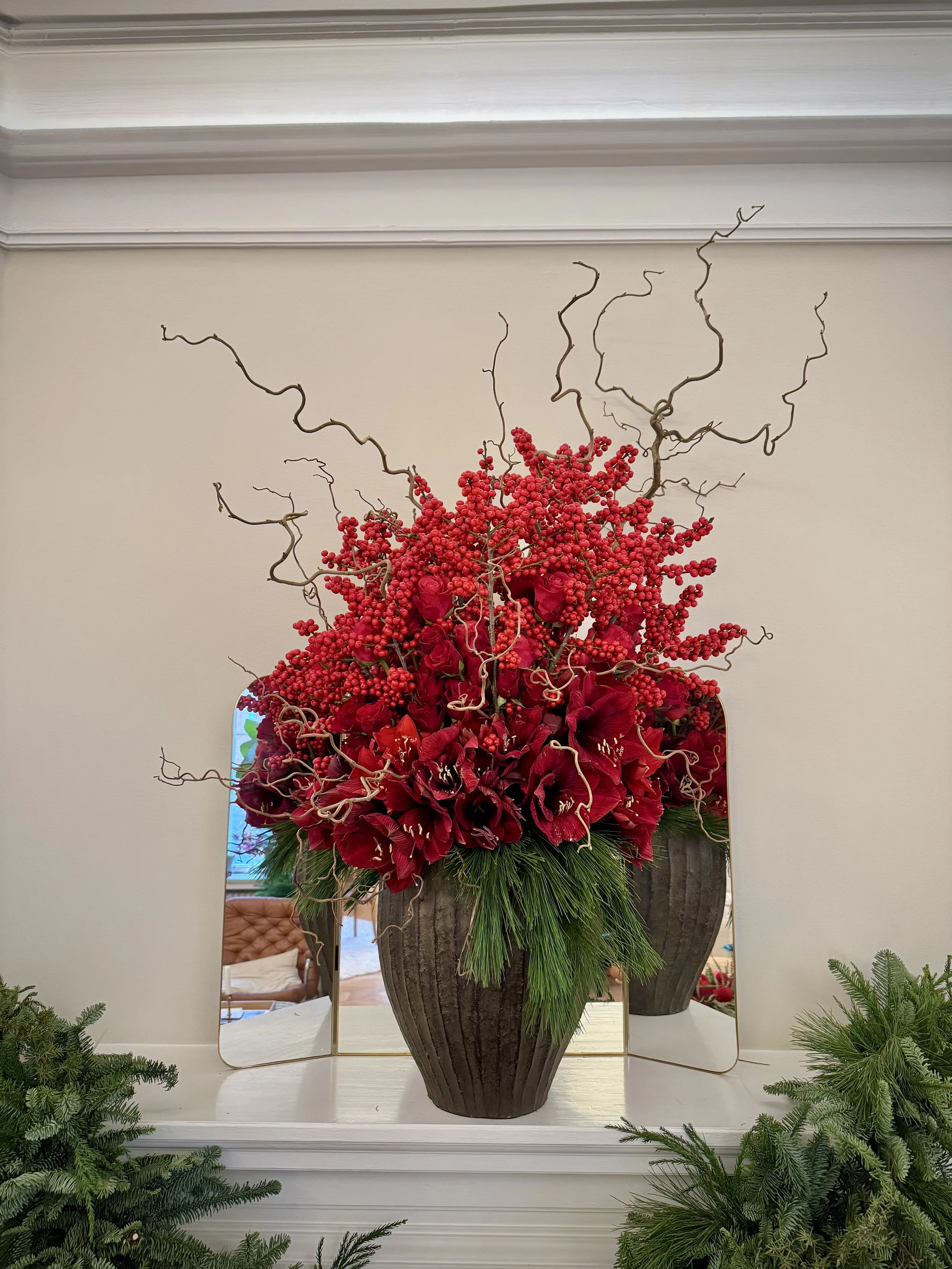 Large Christmas arrangements designed by John Young Florals - Stockholm and London Julblommig dekoration 