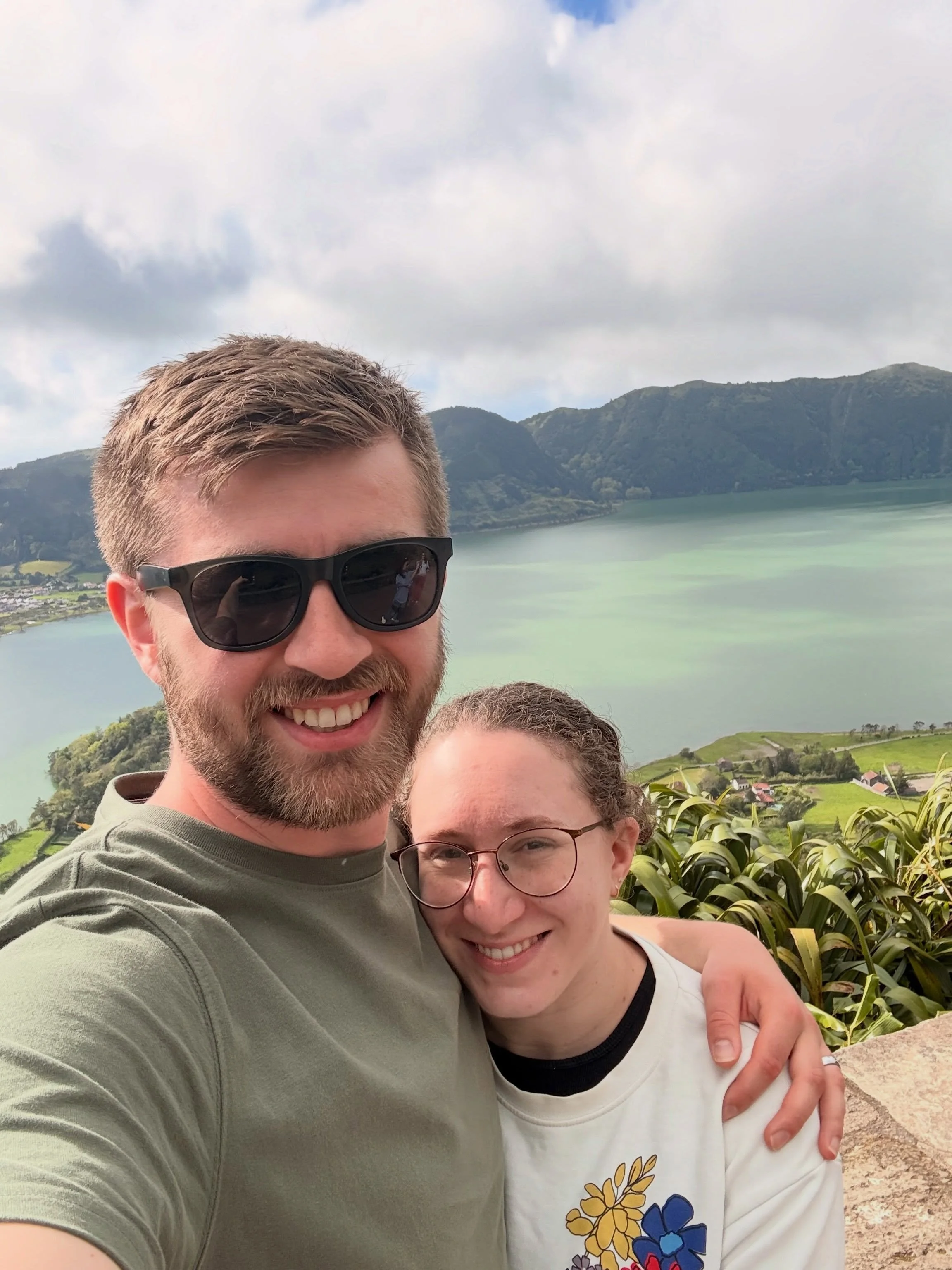 A honey round up of gorgeous lakes, pretty gardens, yummy drinks and stunning views 🏝️

#honeymoon #holidayroundup #smallbusinessbreak #fuzzleduck