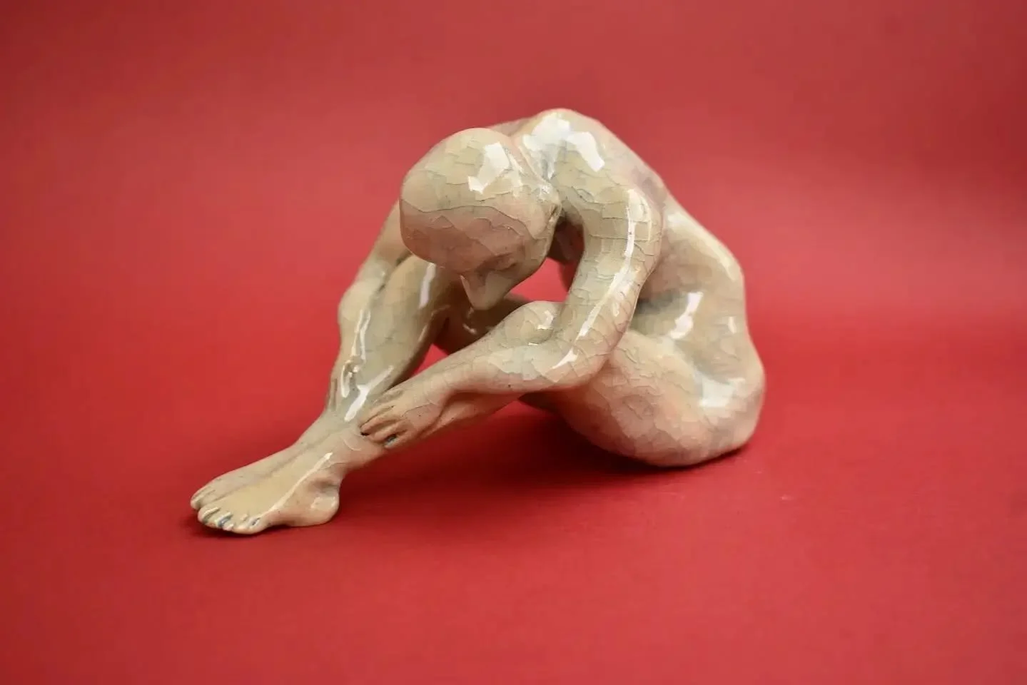 I am donating this ceramic sculpture to be auctioned off during the Palestine fundraiser on June 30th in @dekurk.queercollectivearnhem ! So if you've been wanting to help a family in Gaza and have been wanting to buy one of my artworks this is your t