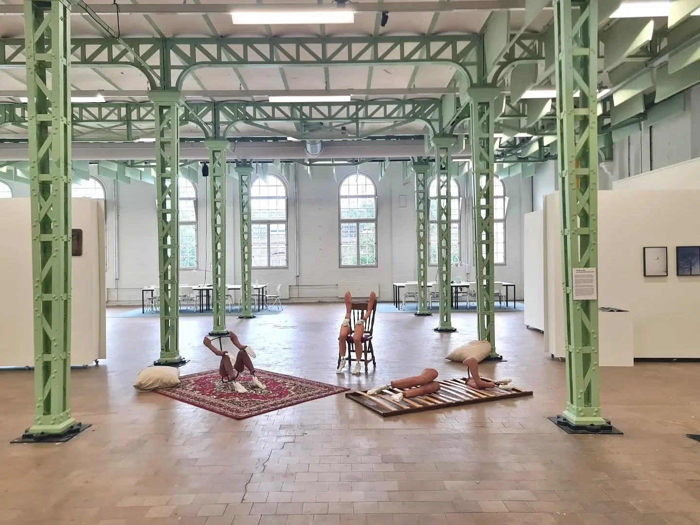 Afgelopen zaterdag heb ik de mooie kans gekregen om mijn installatie WIJ ZIJN/ONDANKS ALLES tentoon te stellen bij @willem_twee_kunstruimte, samen met vijf andere toffe kunstenaars. Deze pop-up expositie maakte deel uit van St&oslash;ring Festival, e