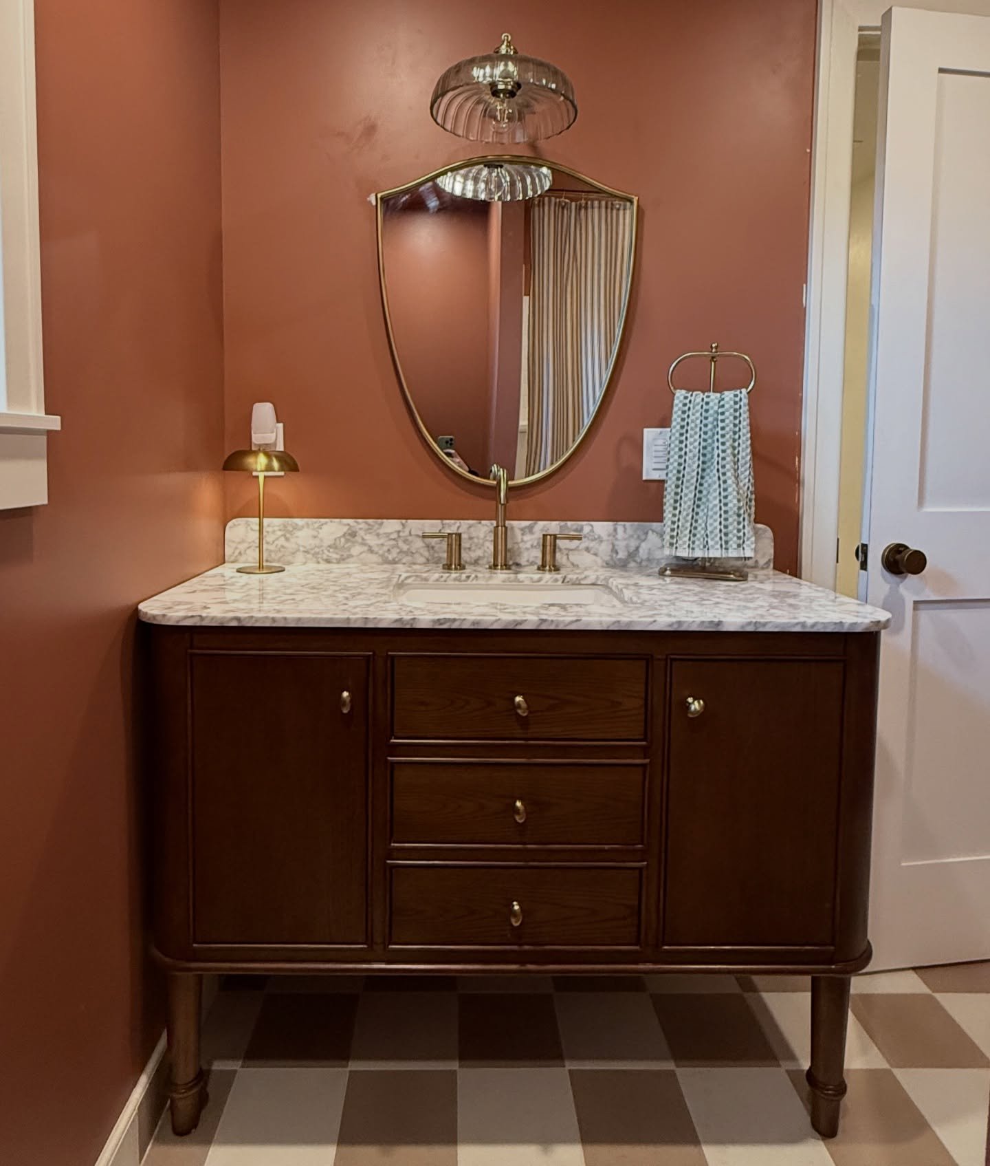 quarry home, girl&rsquo;s bath. playful and bold, but a space they can continue to love for years to come. enjoy these casual, unstyled, iphone pics 🫧

design: @midafternoon.studios