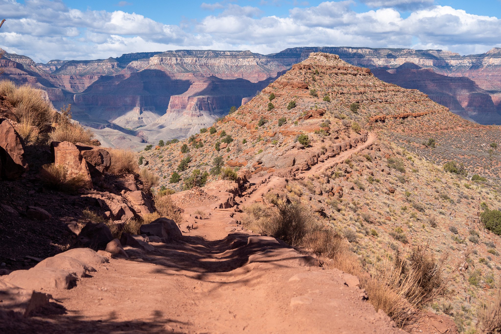 south kaibab trail into the grand canyon, usa.jpg