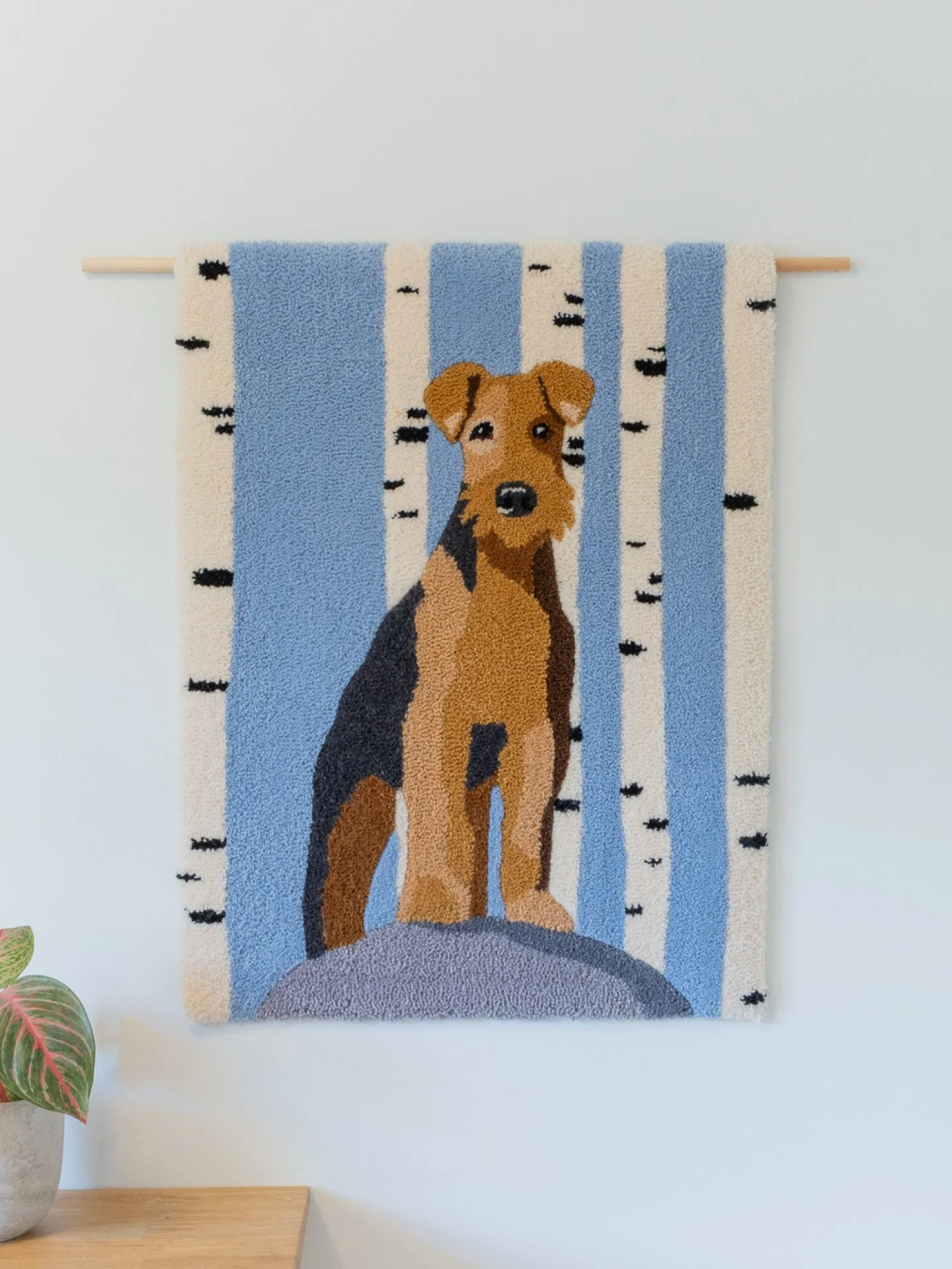 🇫🇮 T&auml;ll&auml; hetkell&auml; kalenterini on t&auml;ynn&auml; joululahjaksi tilattuja ryijyj&auml;. L&auml;mmin kiitos kaikille, jotka olette tehneet tilauksen ja halunneet ilahduttaa l&auml;heist&auml;nne pehme&auml;ll&auml; paketilla. Otan yh&