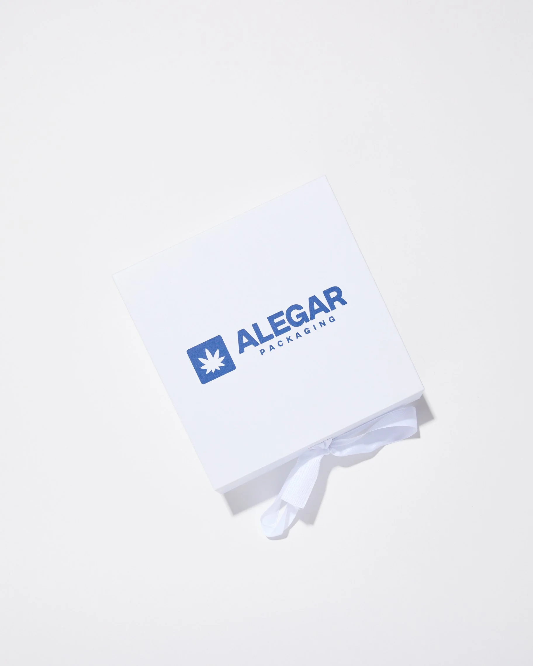 FOLDABLE RIBBON GIFT BOXES