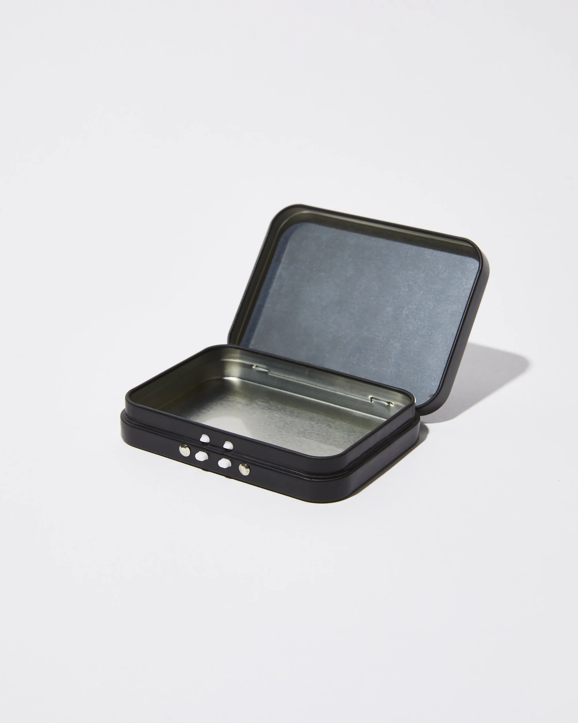 HINGED TINS WITH BUTTONS