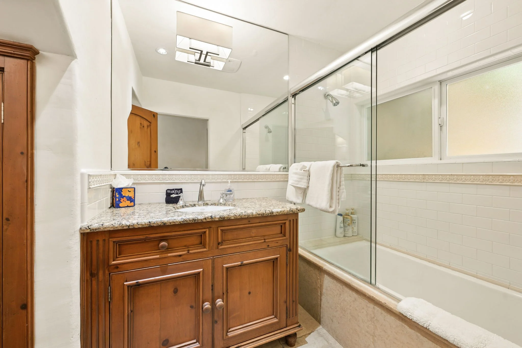 22-web-or-mls-201-bath-st.jpg