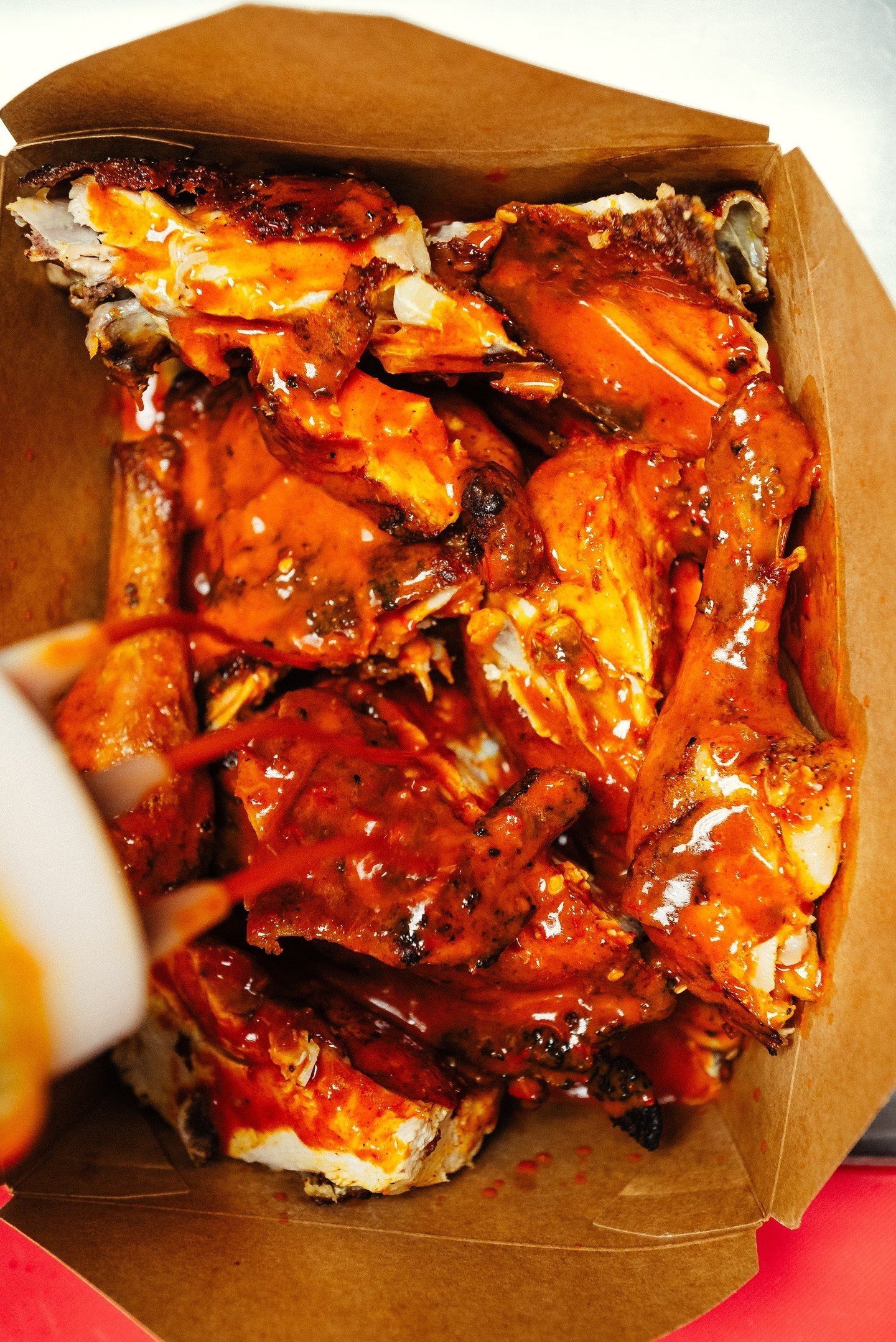 C&rsquo;est quand t&rsquo;as les doigts collants de sauce que tu sais que le poulet &eacute;tait taste 🔥🍗 #CasaSantosResto #Laval #PouletPortugais #Familial