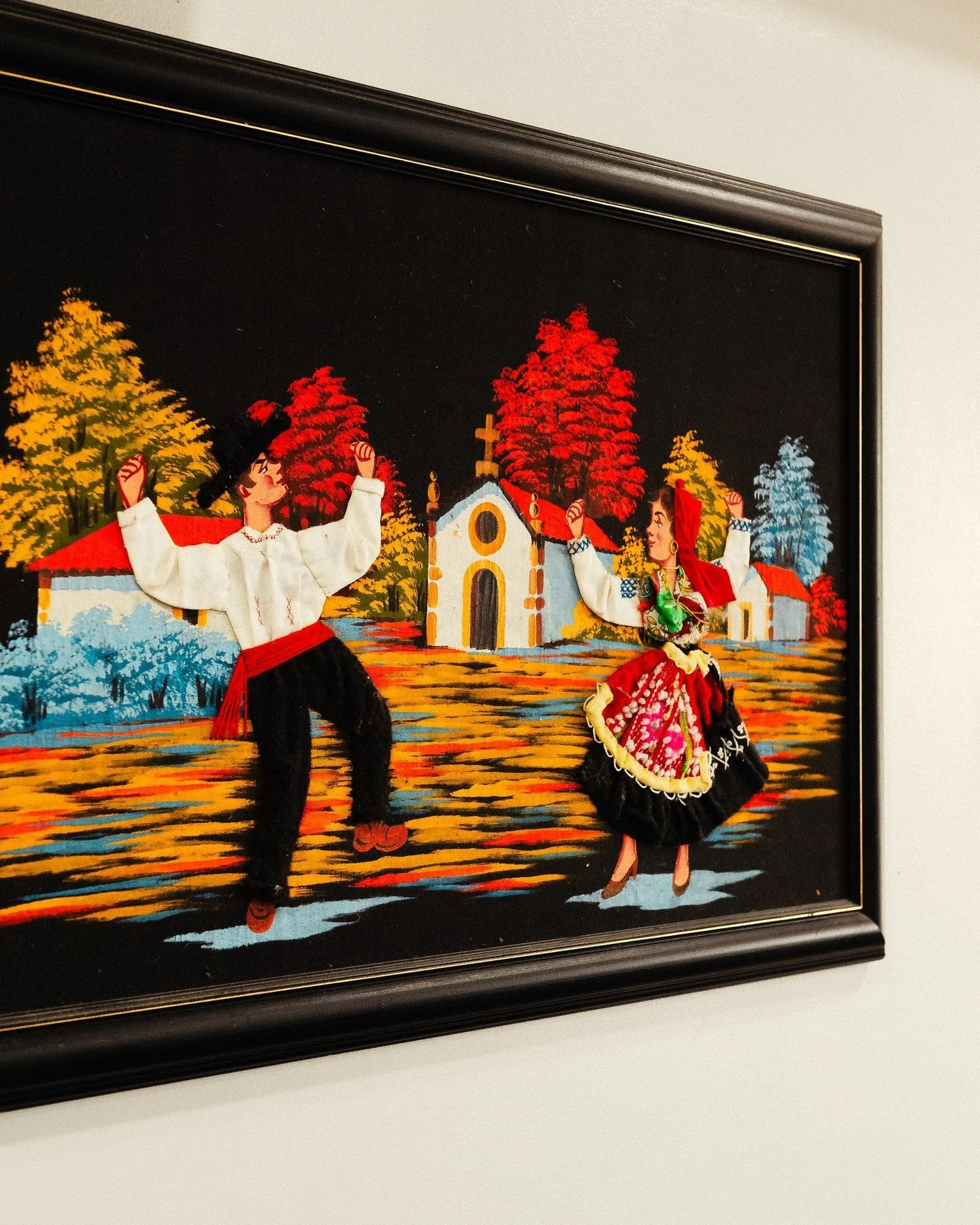 Un coin du Portugal sur nos murs, un petit hommage &agrave; notre h&eacute;ritage. #CasaSantosResto #Laval #Portugal #Ambiance