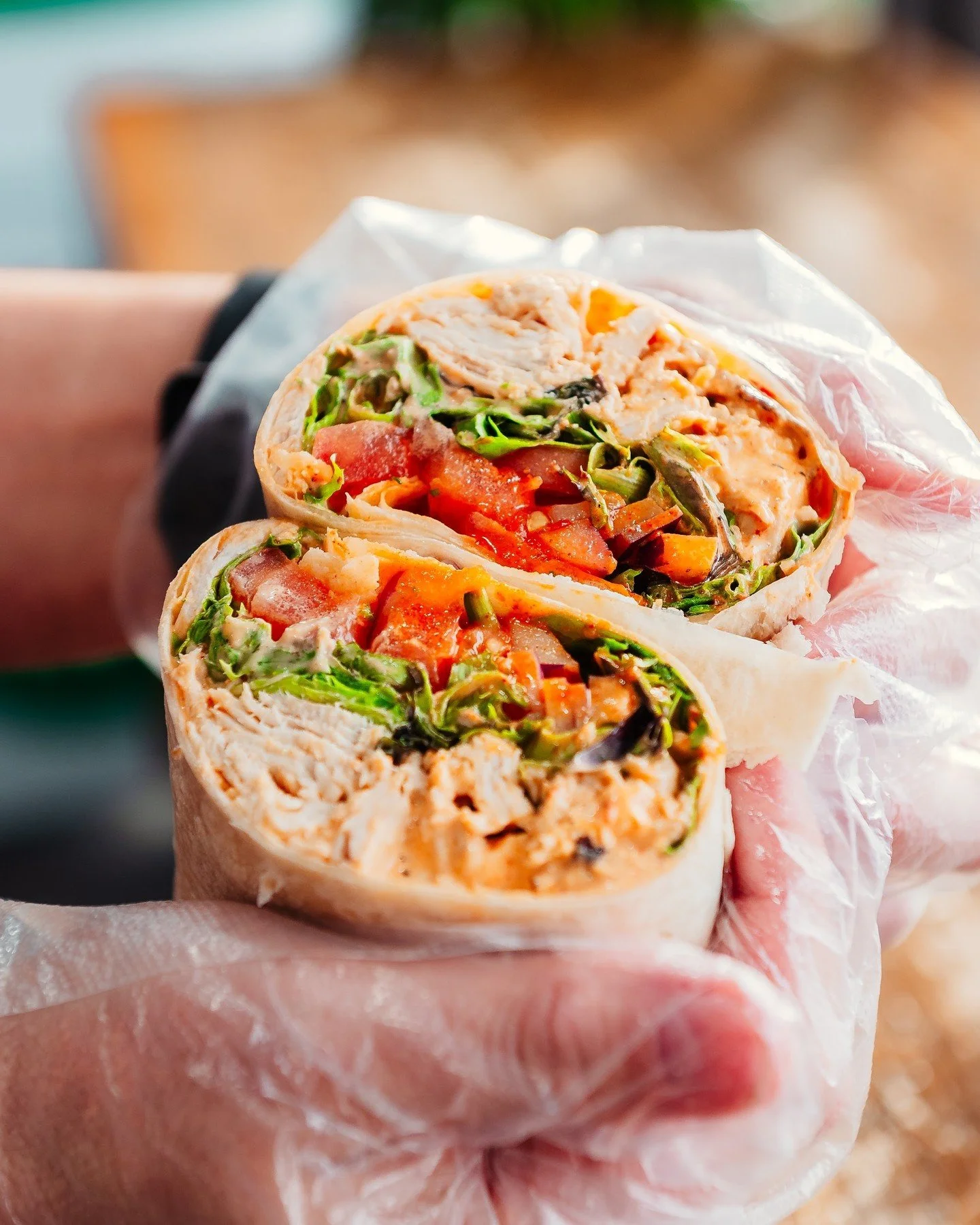 Le Wrap Santos, notre version moderne du classique. Poulet portugais, l&eacute;gumes frais, sauce maison. Simple et bon 🌯 

#CasaSantos #WrapSantos #Laval #MTLFood