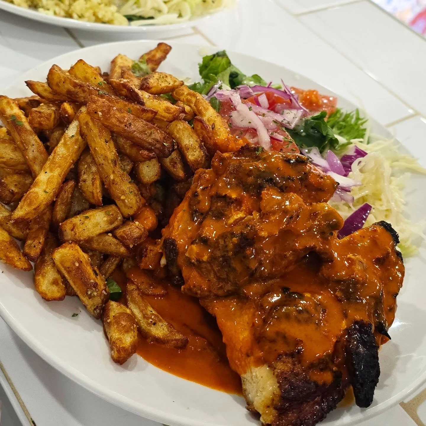 Lorsqu'on doit prendre une photo avant de manger parce que la vue est trop belle! 🤤 votre poulet portugais &agrave; Laval depuis bient&ocirc;t 6 ans! 🧡🇵🇹🍗 une seul place #CasaSantos #Laval #vimont #auteuil #portugal