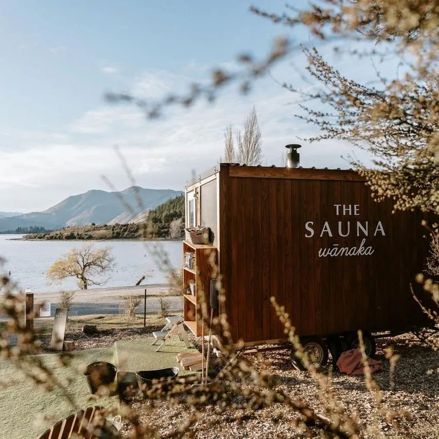 A beautiful day captured a month ago by @annekelisaphotography. We see every type of weather down at the sauna, from basking sun, to the coldest of frosts. Most people still get in the lake though!

Our favourite time right now? Guided 5.30pm or the 