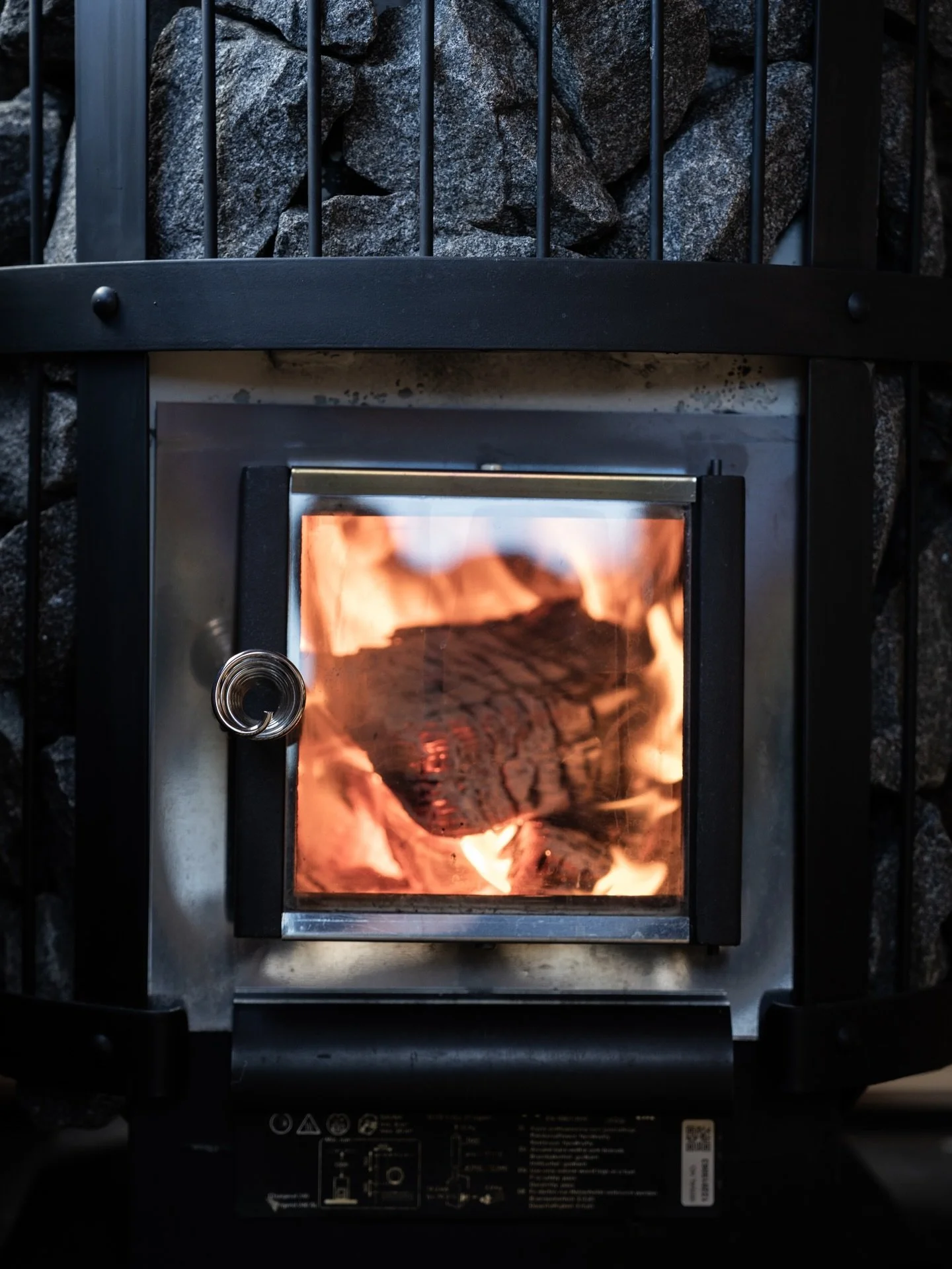 How quickly do you think we heat this fire up to 80&deg;? 🔥

#saunalife #saunanz #saunacommunity #wellnessinwanaka 

📸 @diegoxbelli