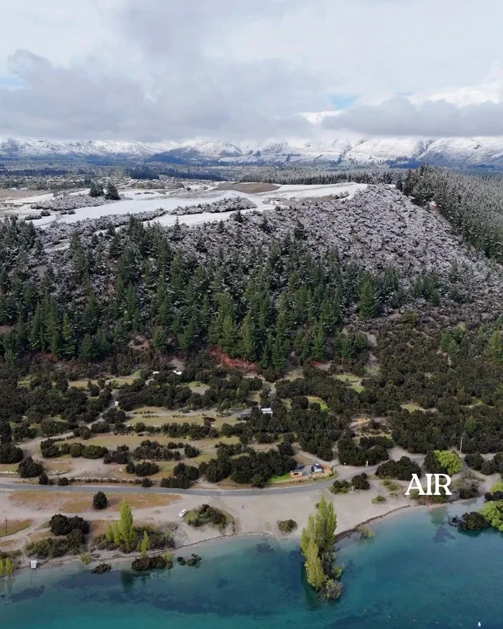 You&rsquo;ve seen the sauna from inside. Now see it from the sky. 
Which view wins? 👇

#saunawanaka #lovewanaka #wanakamustdo #lakewanaka