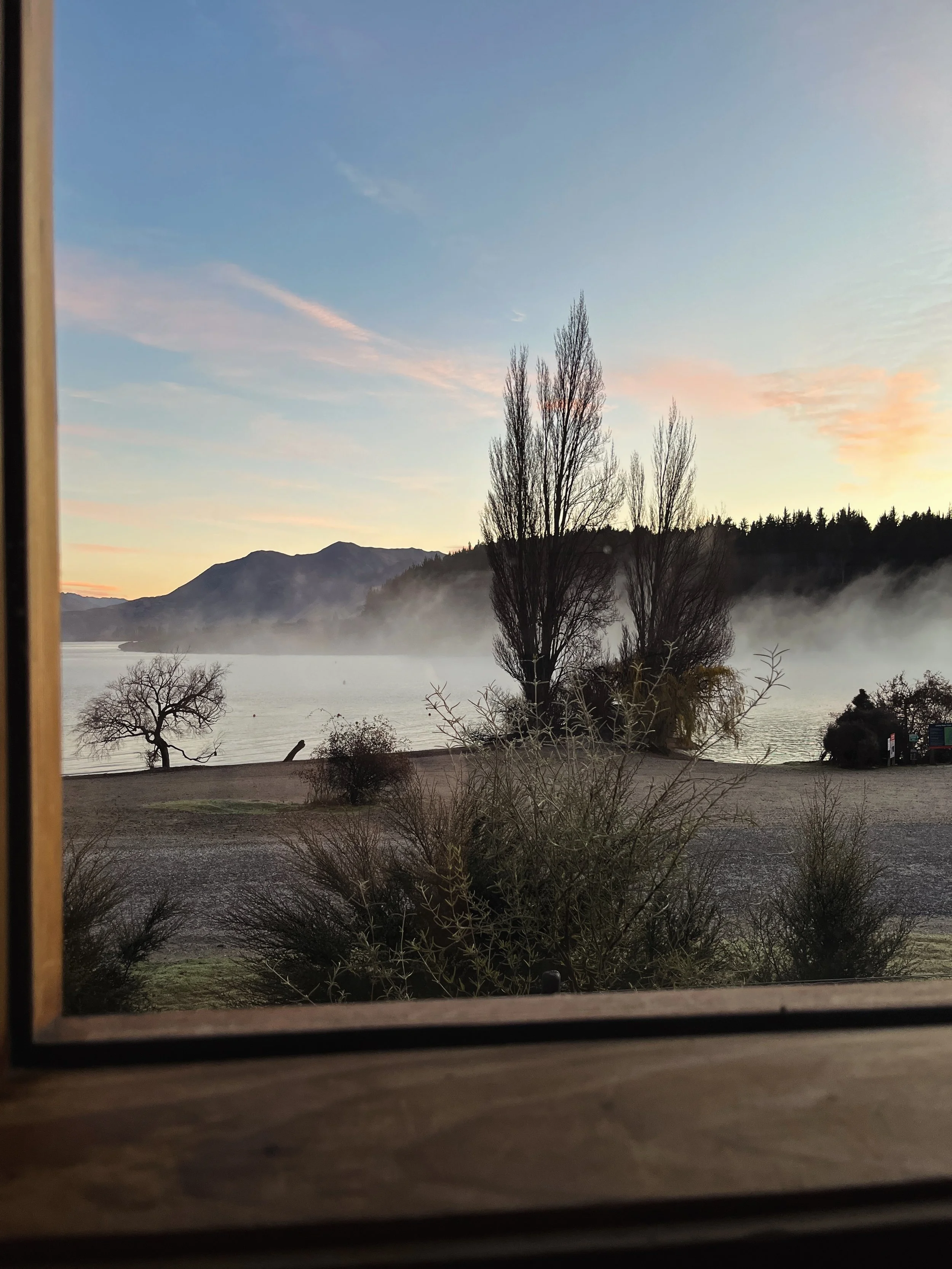 It looks like a painting, doesn&rsquo;t it? &hellip; but no, it&rsquo;s just our window.

#wanaka #saunalife #lakewanaka #nzmustdo #saunatime