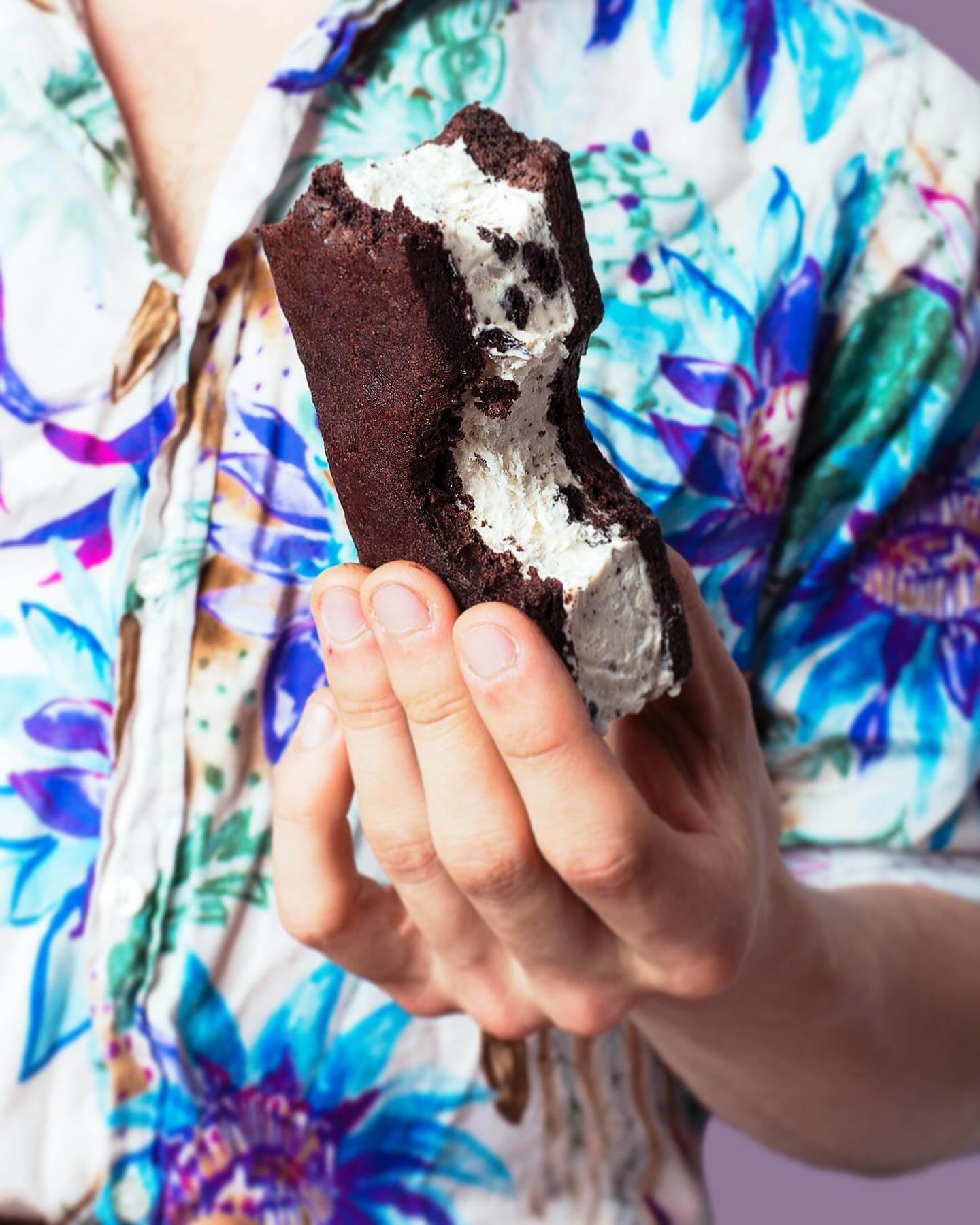July is here and there&rsquo;s nothing but 🌞 in the forecast. Stay cool and satisfy your sweet tooth with one of our ice cream sandwiches. Available TODAY @saltspringtuesdaymarket &amp; @earthcandyfarm and every Saturday @saltspringmarket