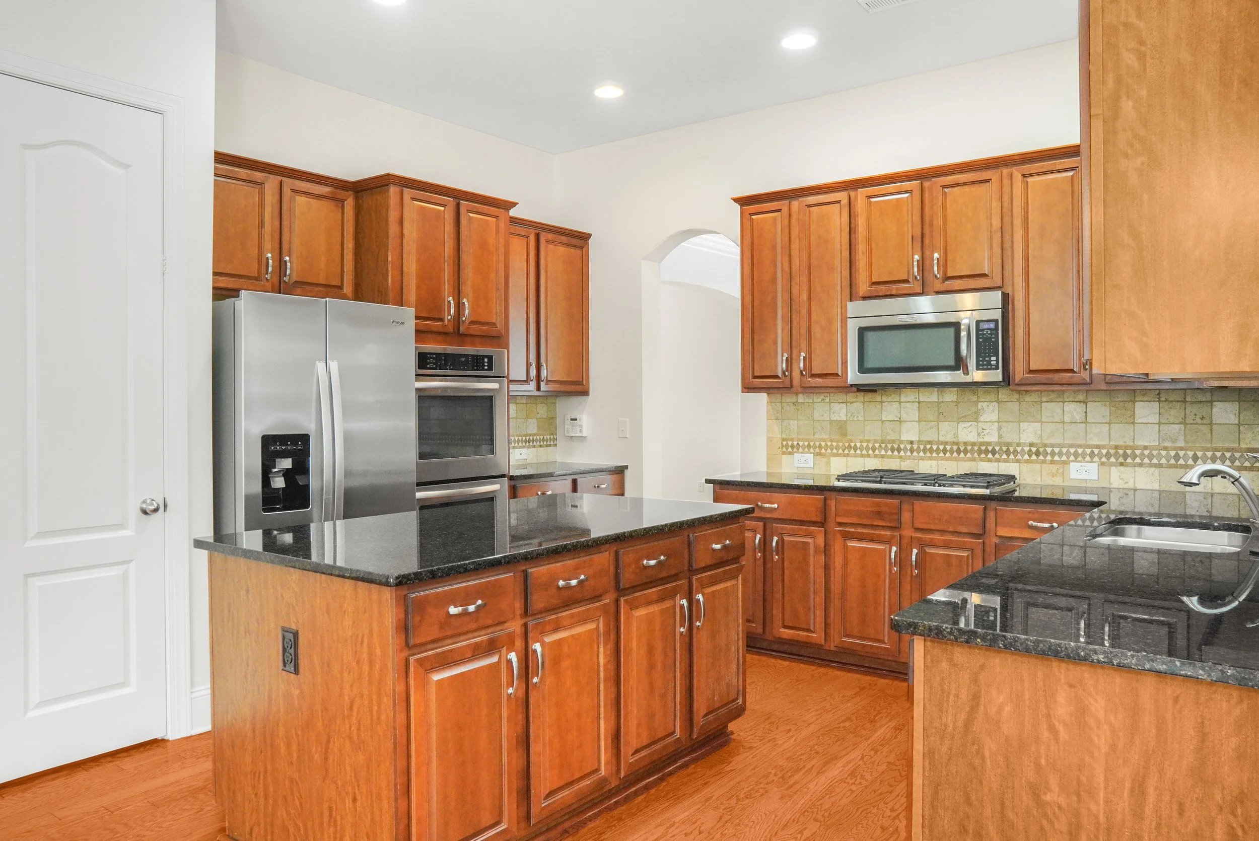 Kitchen2.jpg