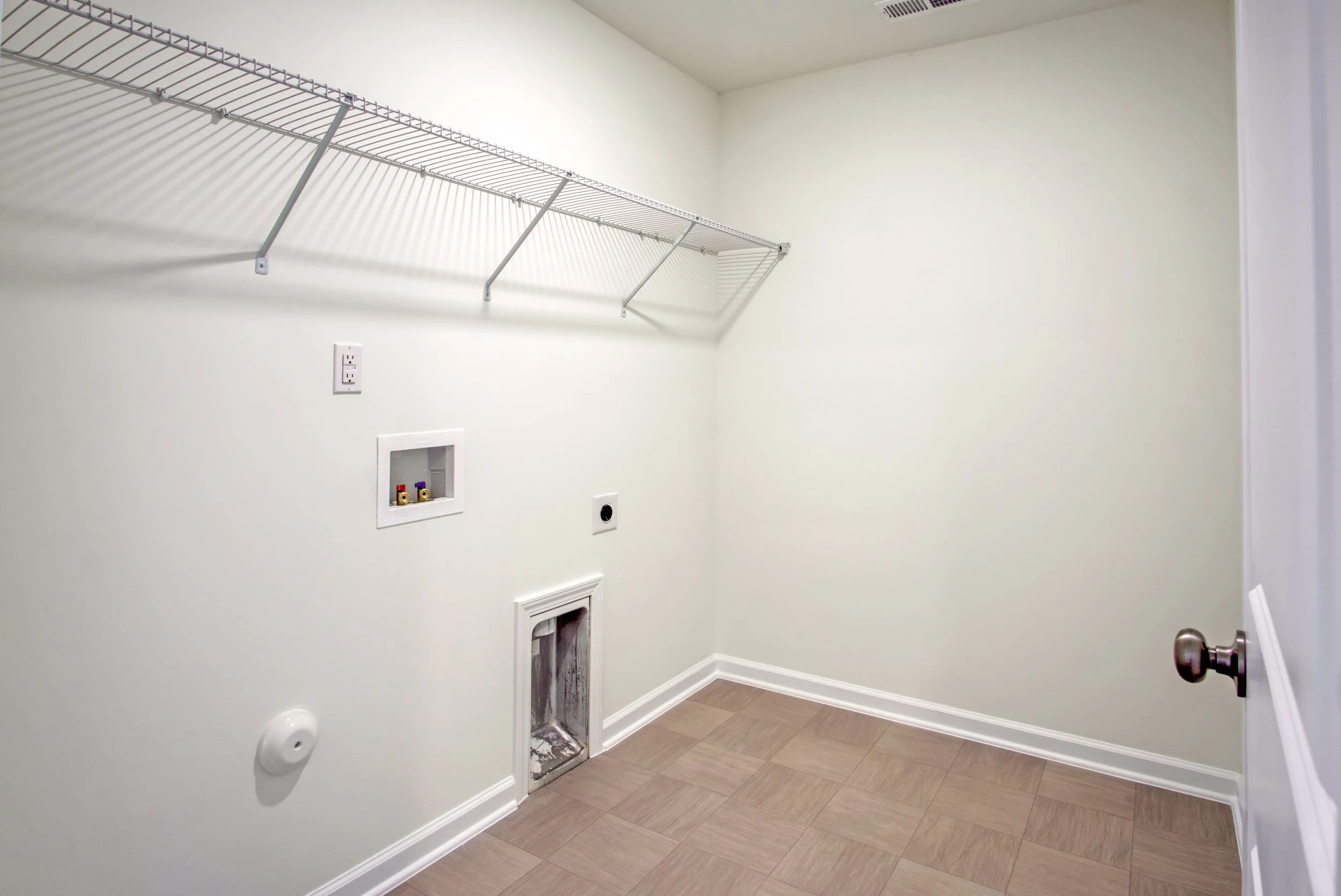 24-140 Fleming Dr-24.jpg