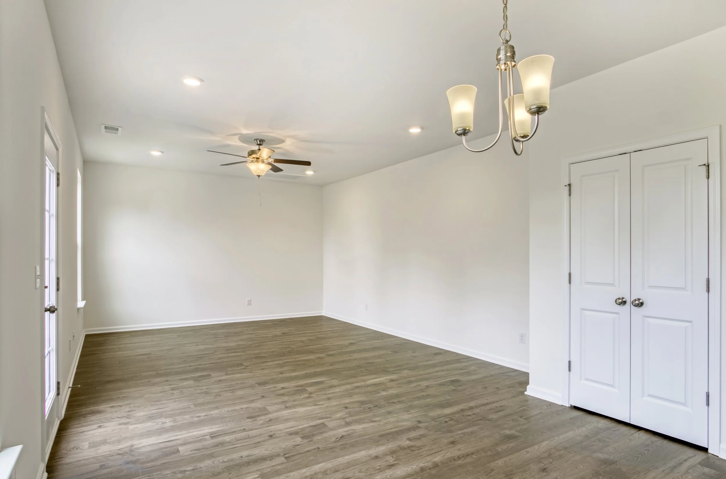15-140 Fleming Dr-15.jpg