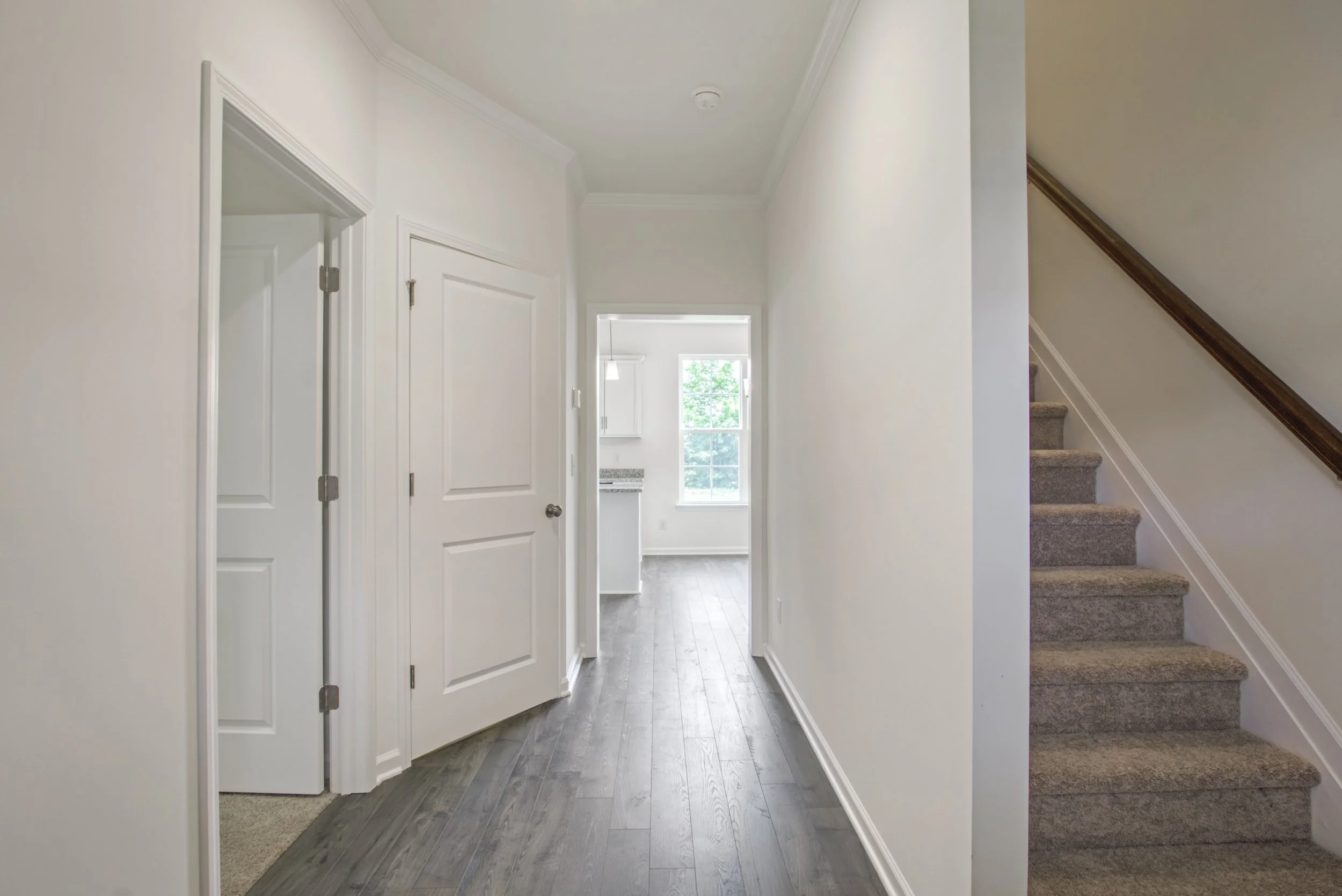 07-140 Fleming Dr-7.jpg