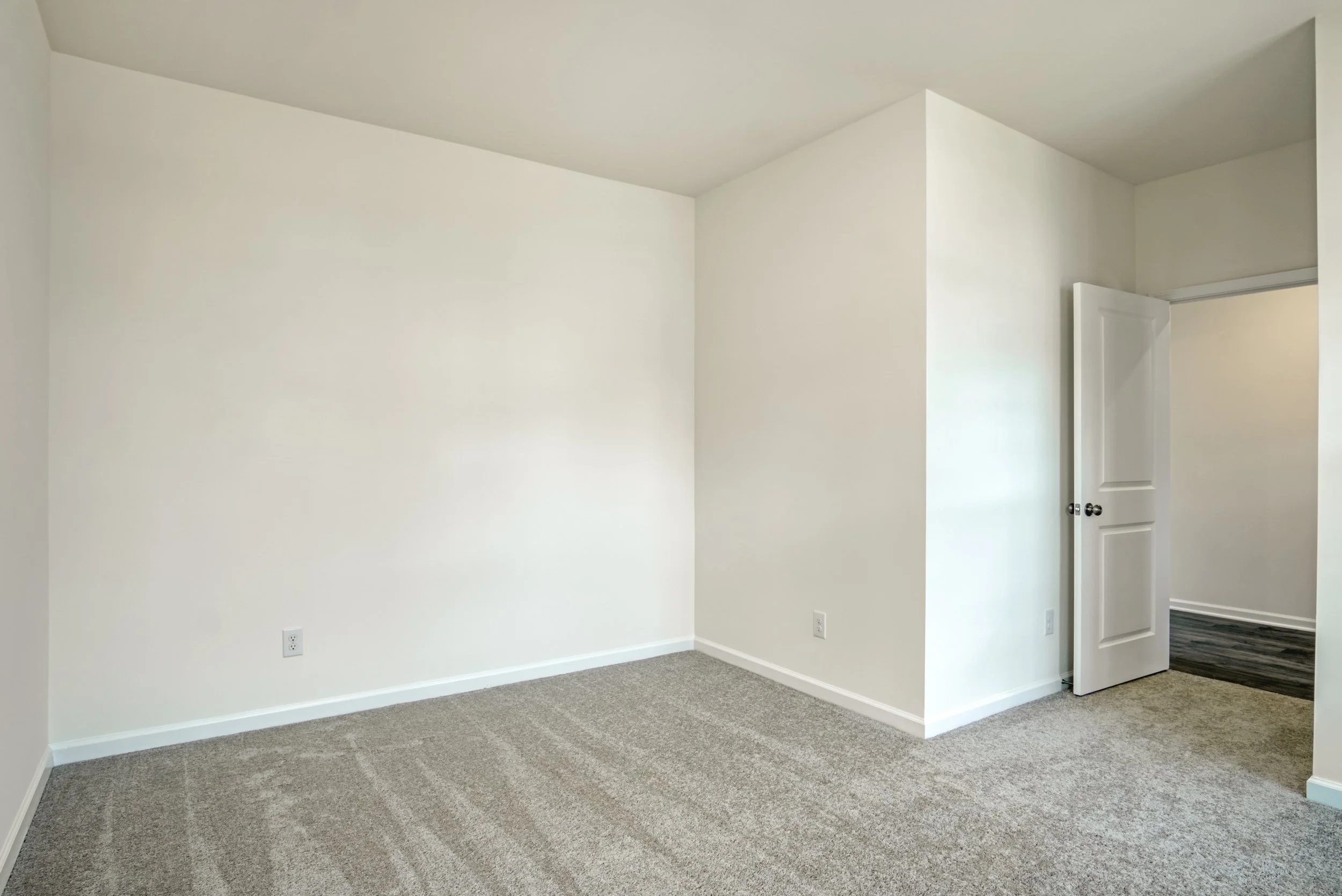 09-140 Fleming Dr-9.jpg