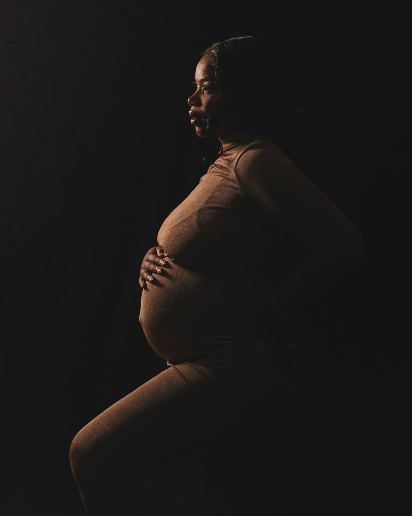 Happy Mother's Day to @magnifique.blessed I love watching your love story grow. #bestclients #mothersday #forevermyfavorite #studiophotography #maternity #maternityphotography