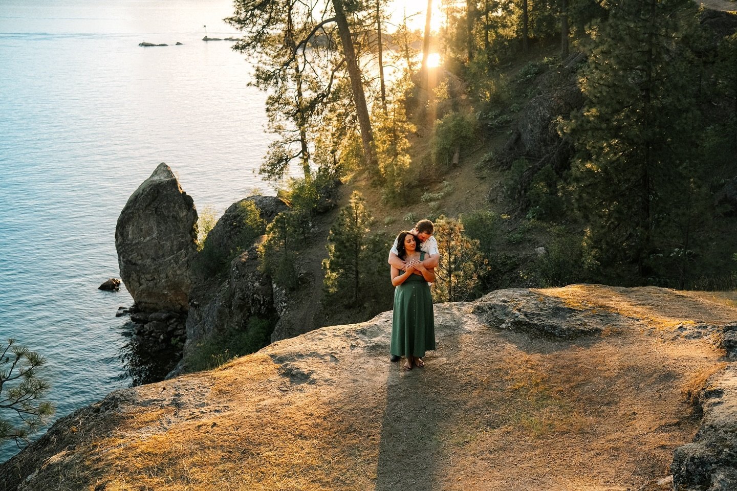 🌿💍 Leave No Trace 🫶🏼 As engagement, elopement, and wedding photographers, 📸 we have the unique opportunity to celebrate love in stunning natural settings. ✨ Let&rsquo;s make sure we keep these places as beautiful as we found them. Or better 💃🏻