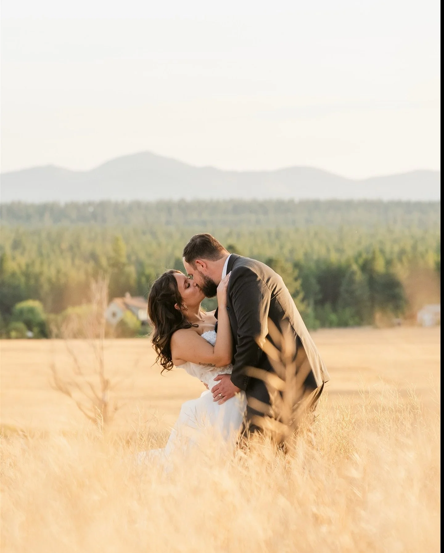 ✨Something new I&rsquo;ve been trying&hellip; letting my couples peek into their gallery as I edit it! 👀

Instead of waiting weeks for that final delivery, they get to see their wedding story unfold in real time. 🥂

Imagine - every time you open th