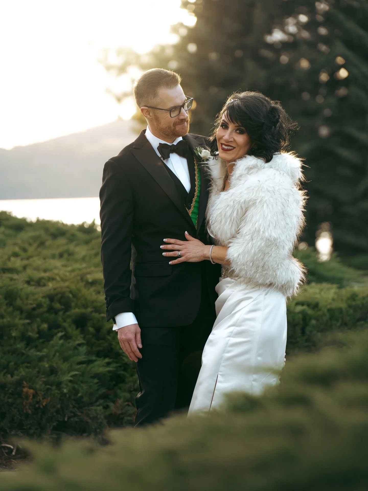 Golden Hour at The Hagadone Event Center 📸💍 One of my favorite wedding venues in Coeur d&rsquo;Alene 🤍 @cdaresortweddings @yvechiro #coeurdaleneresort #cda #idahobride