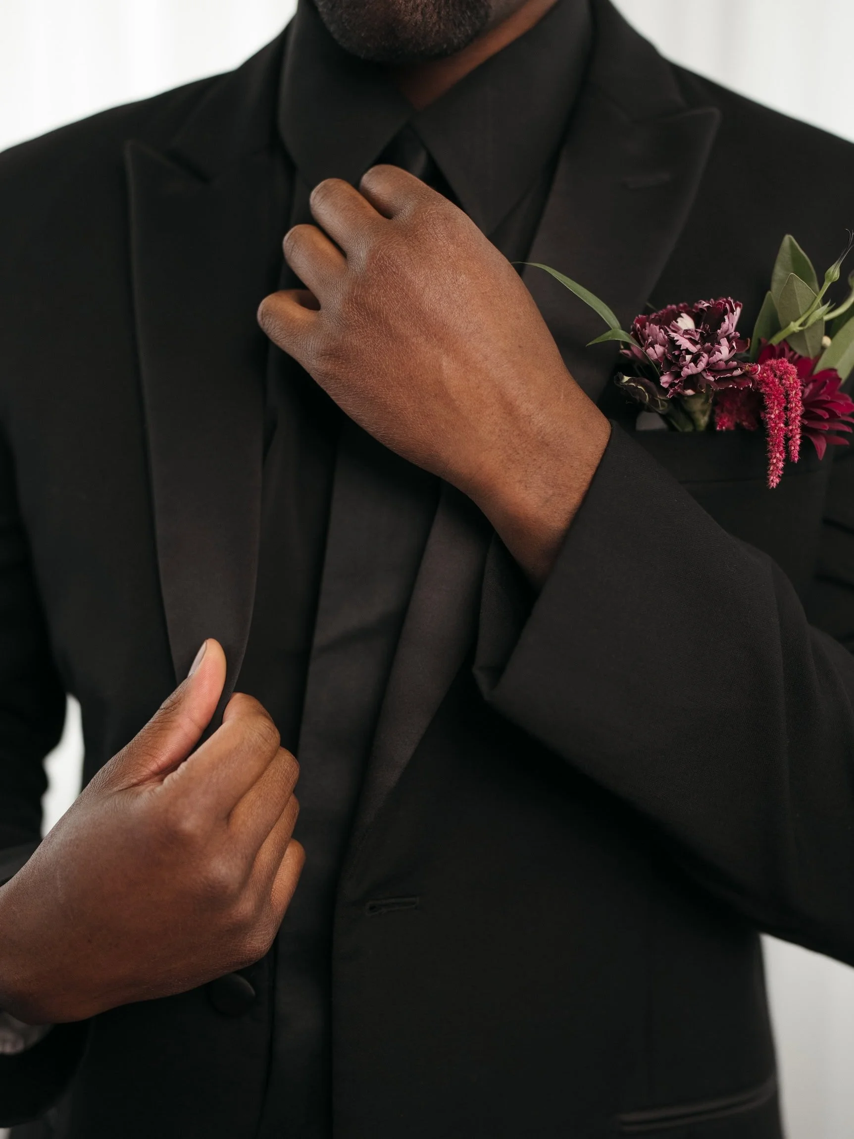 Groom getting ready for his wedding in Scottsdale Arizona