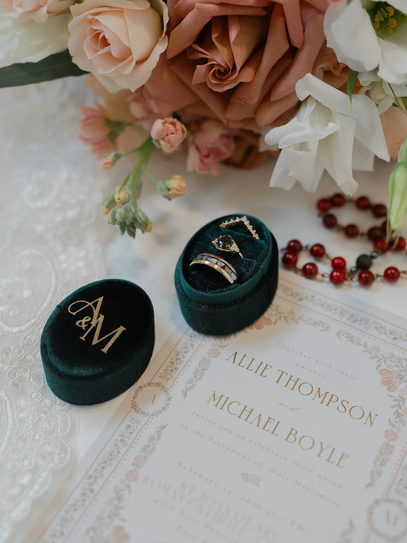dusty rose flowers and emerald green wedding rings