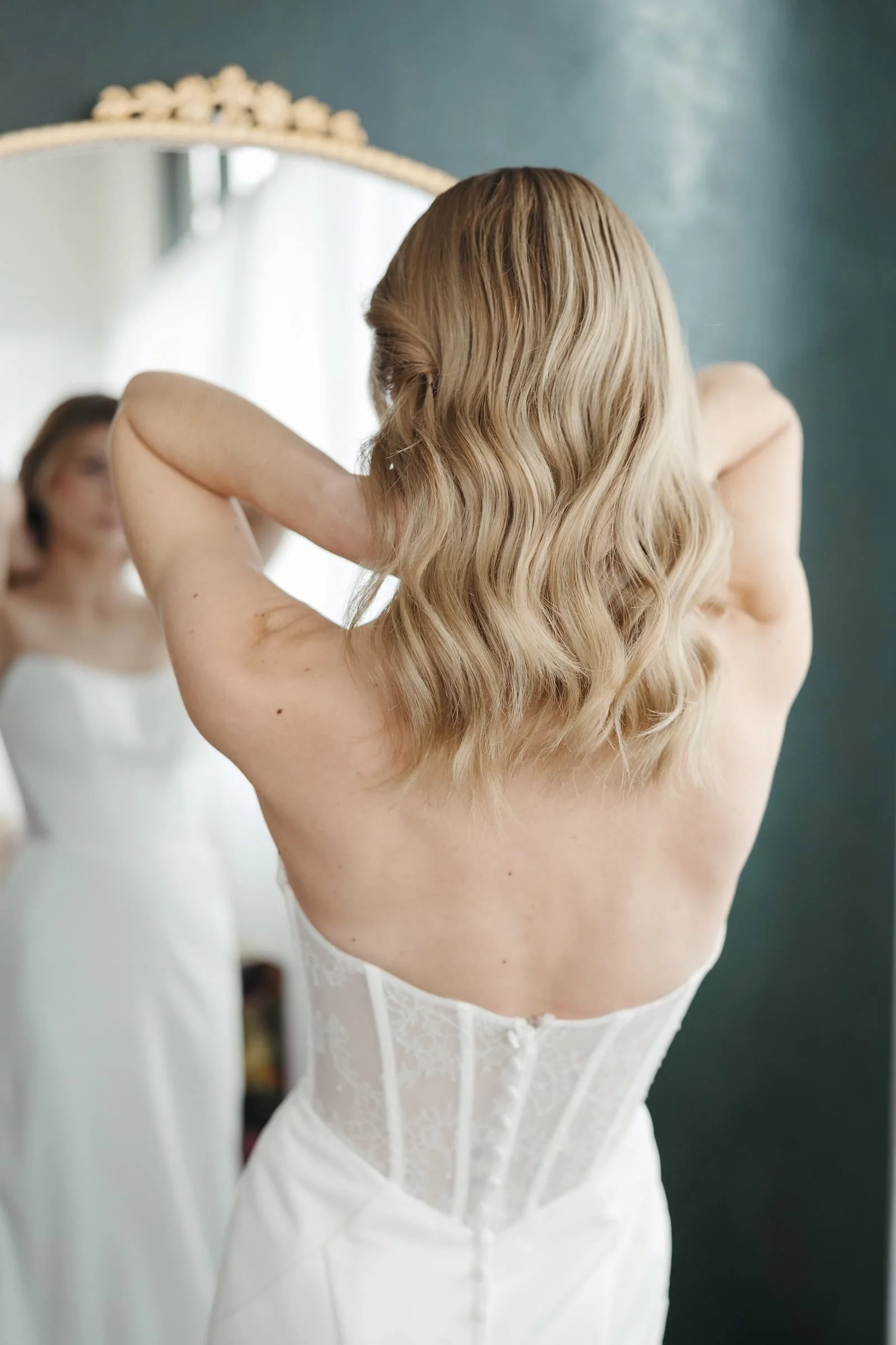 Scottsdale Bride in her bridal suite before her wedding