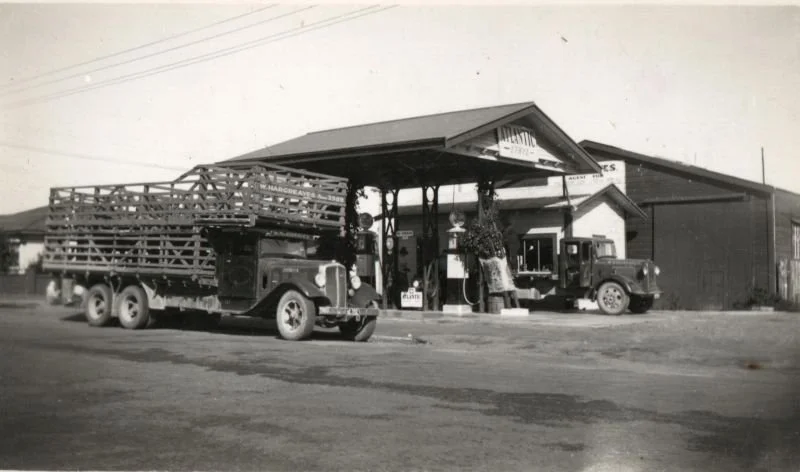 1937-fed-6-wh-at-serv-stn.jpg