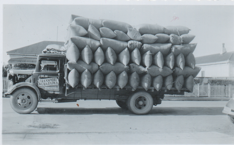 Overloaded-Bedford-has-the-bonnet-sides-removed-No-doubt-to-dispel-the-heat.png