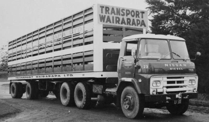 Nissan-with-two-axle-selfsteering-semitrailer-in-the-70s-The-Whites-Aviation-Collection-Alexander-Turnbull-Library.jpg