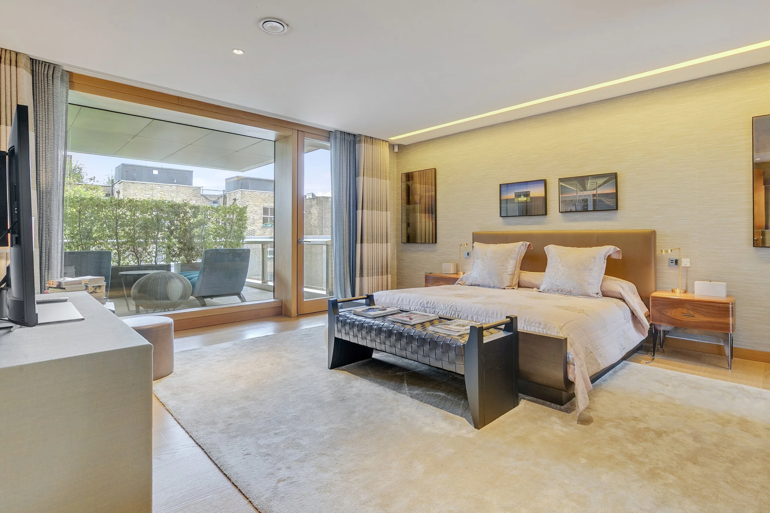 PRINCIPAL BEDROOM 1.jpg