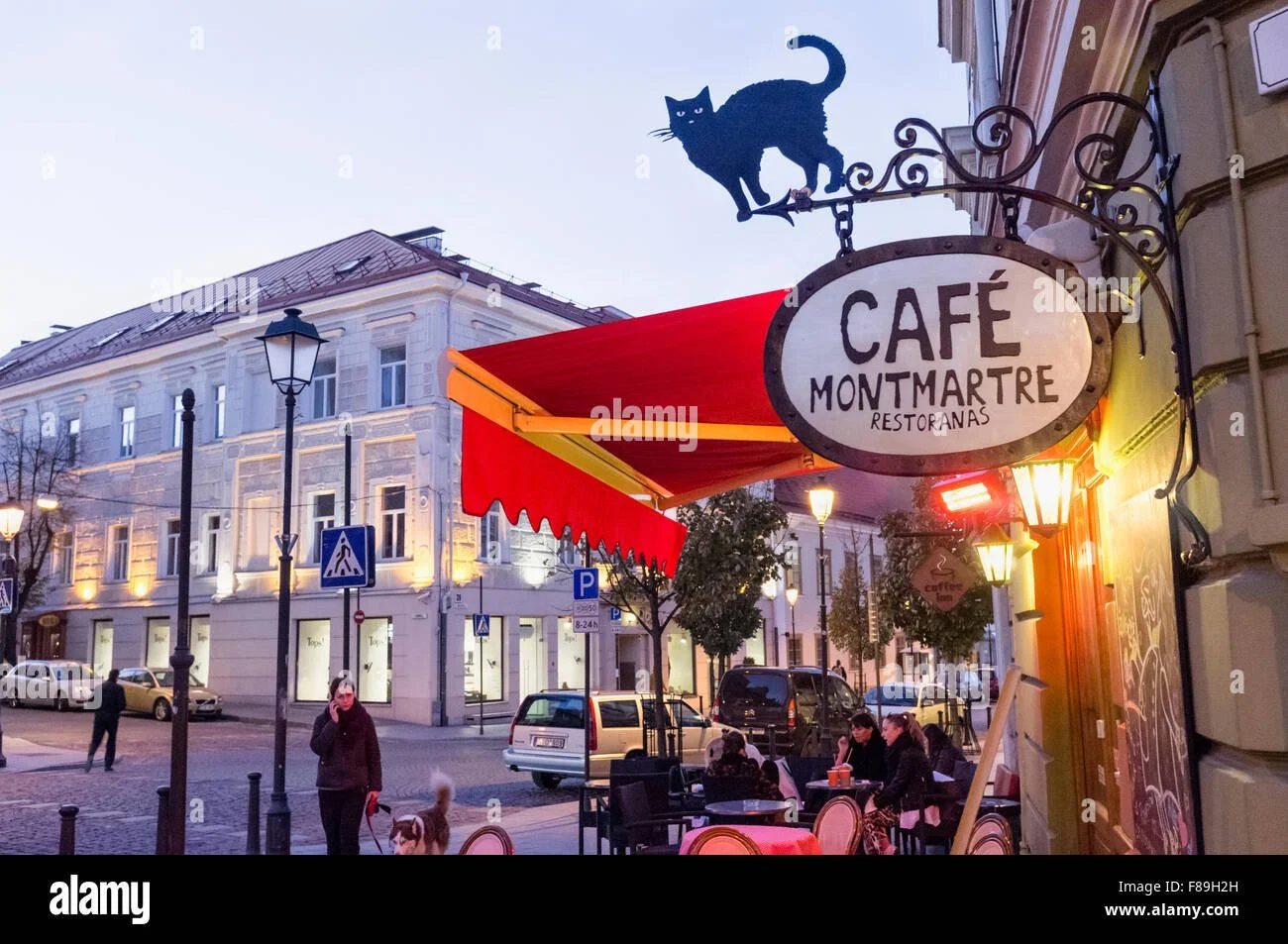 cafe-restaurant-in-vilnius-lithuania-europe-F89H2H.jpg
