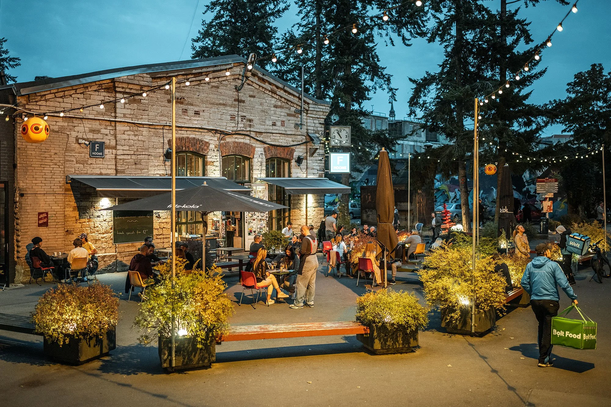 TALLINN CAFE UDENDØRS.jpg
