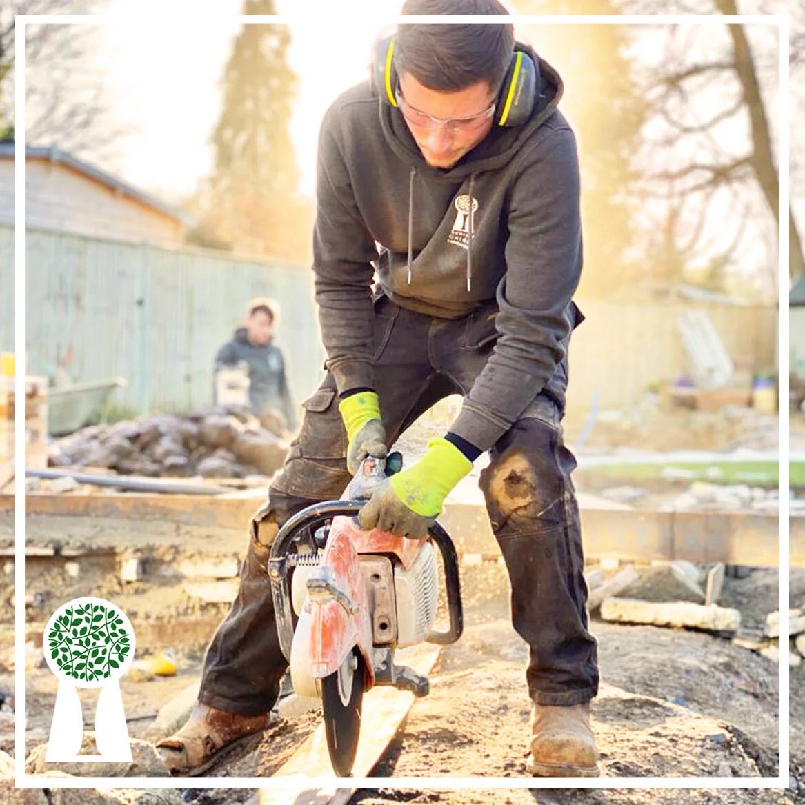 We've got lots of fab corten steel work going in at two projects this week. Not the simplest of materials to work with, but the boys make it look easy!

📸 Photo credit @gerikasphotography 

************************************
Get in touch today - w