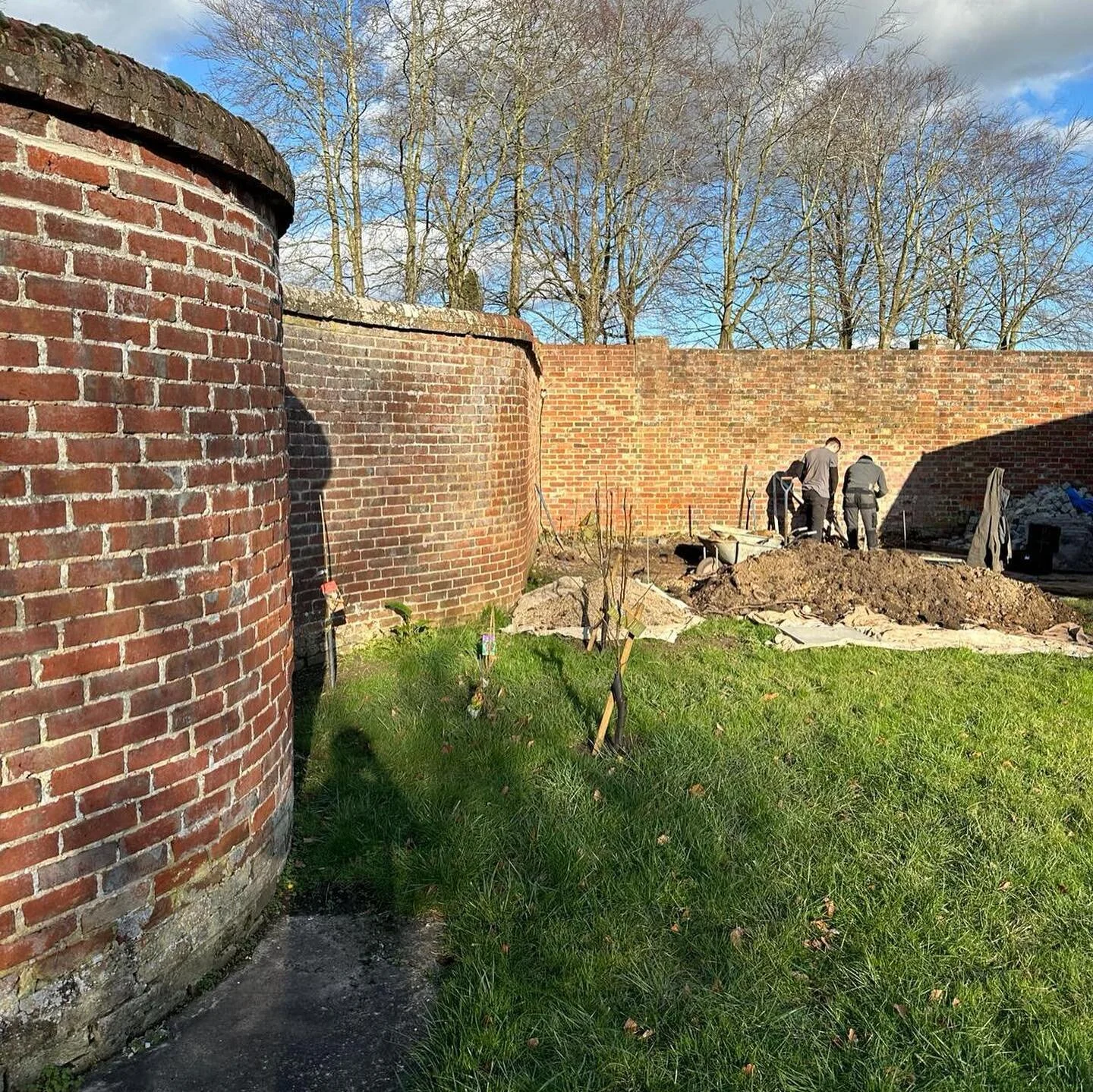 First few days on a brand new project for @godalmingtowncouncil and Farncombe Youth Centre with a great opportunity to expand their space and enhance the facilities. Partly funded by @secrettgardenlandscapes it&rsquo;s a really exciting project for u