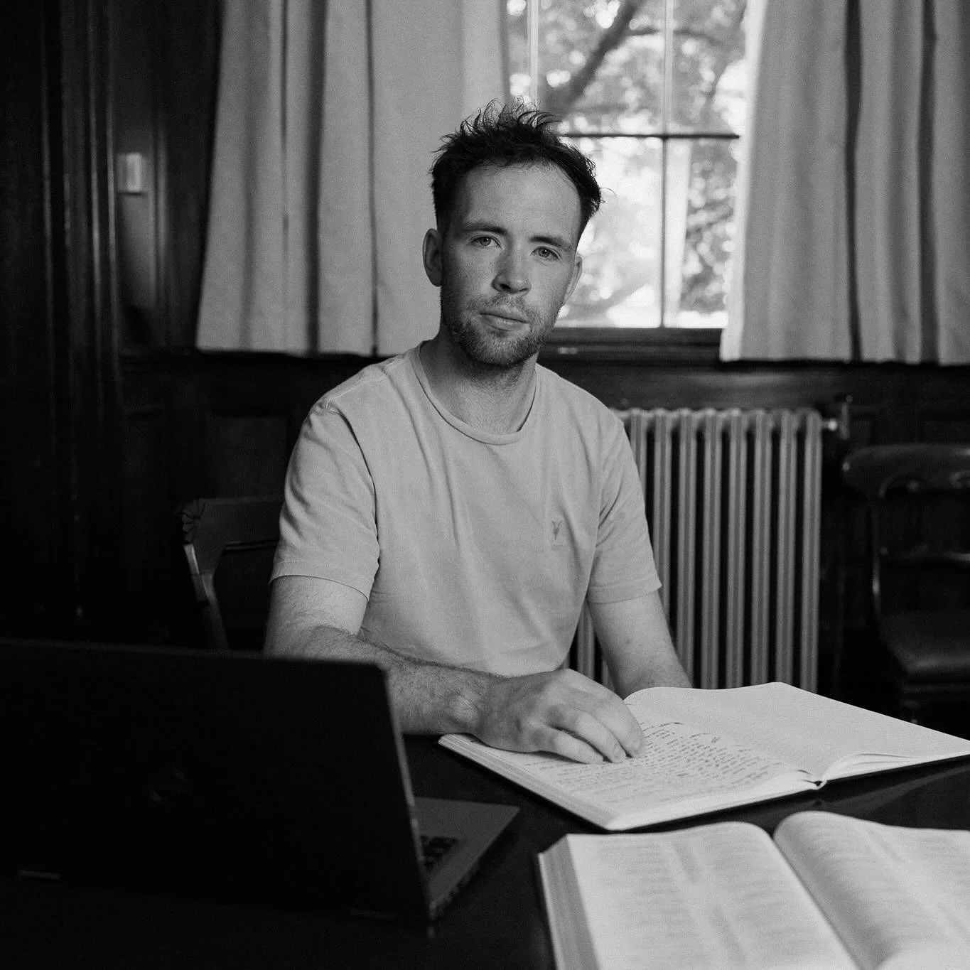 Pretending we can read 📕