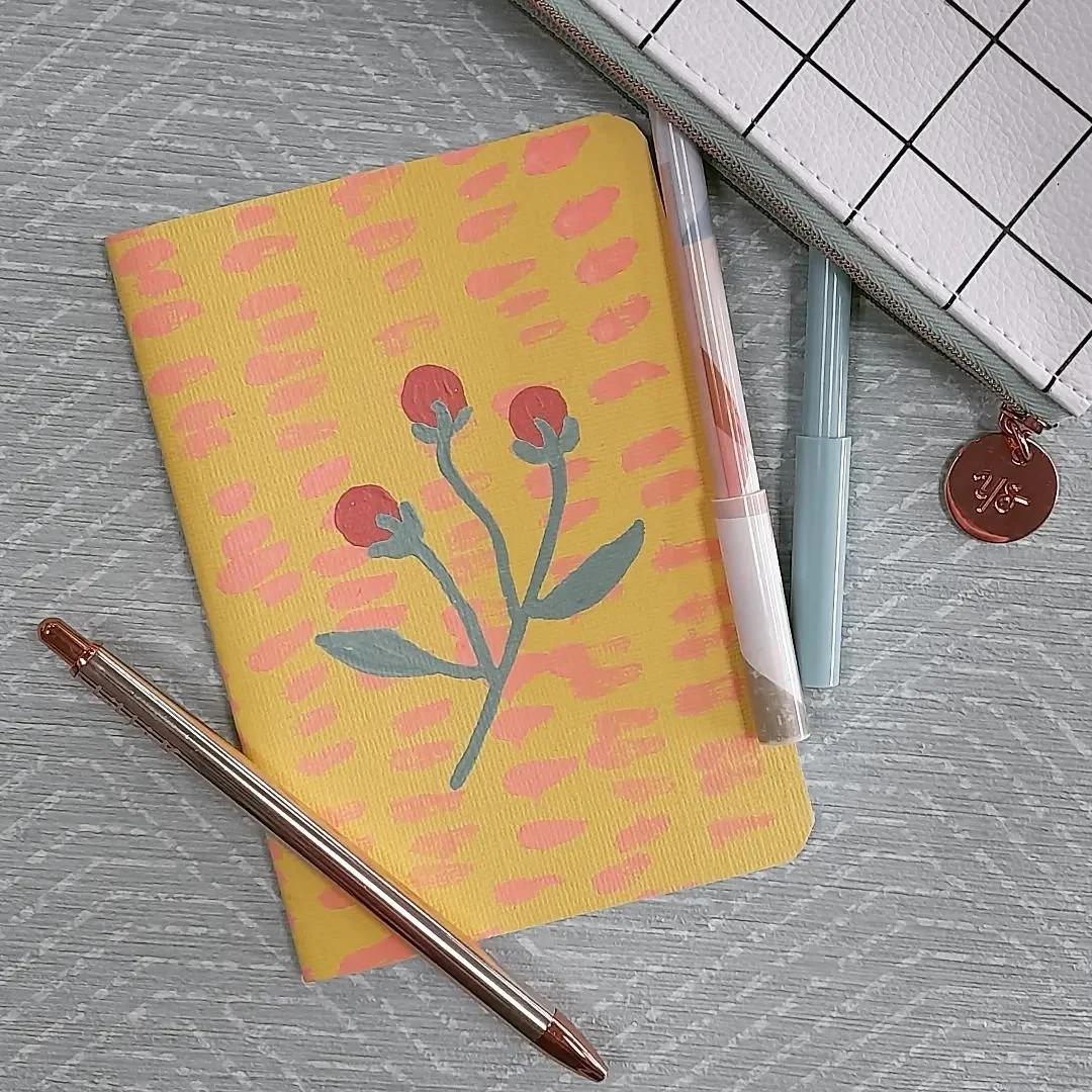 This strawberry plant notebook was painted with my dad in mind, after I gave him strawberry  seedlings for his birthday one year 🍓 

#yourscordially #strawberryplant #newzealand #notebook #journal #bujo #thanksdad #stationery #handmade #handmadebook