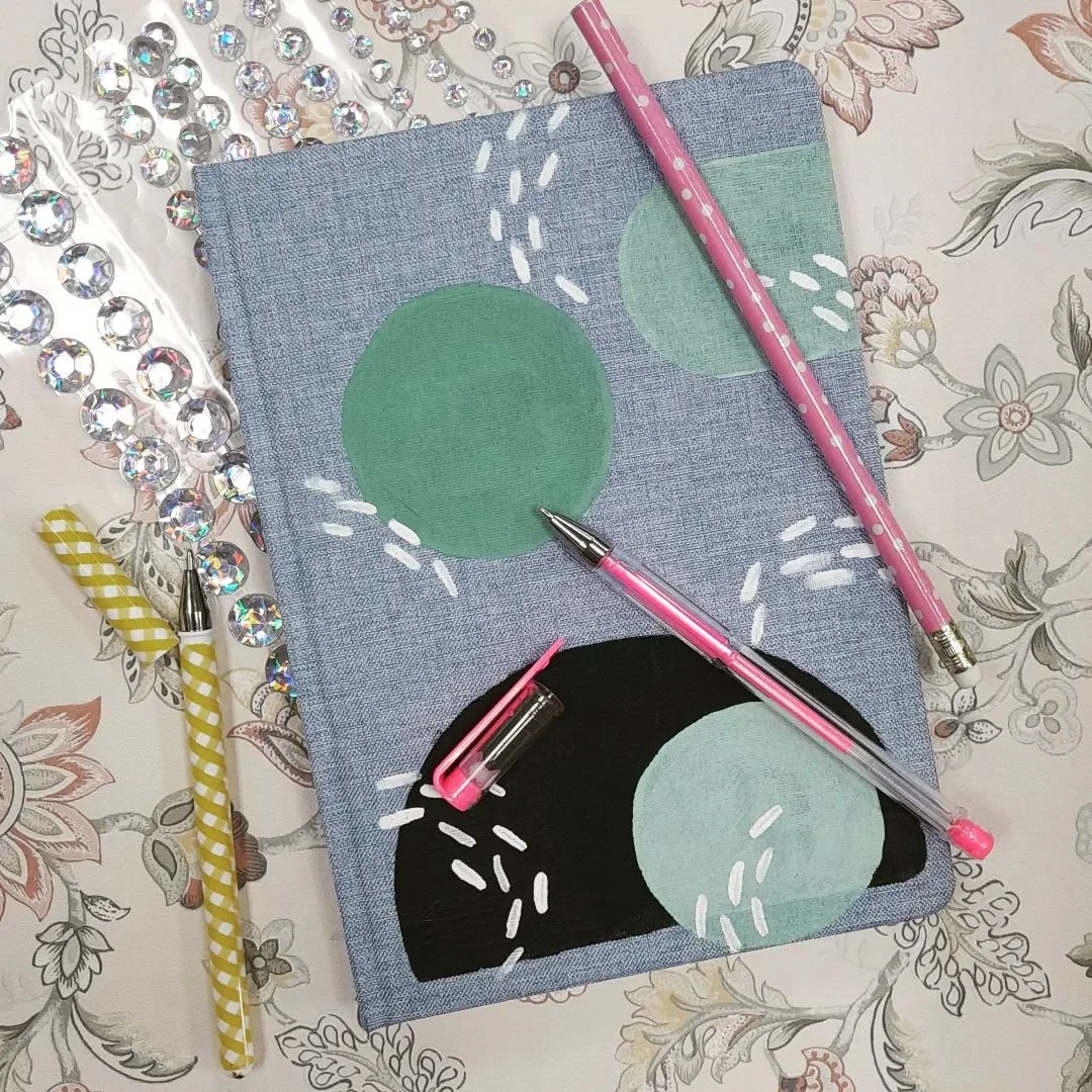 The best ideas often come from my quiet moments spent with pen in hand 🖋️ 🌿

#yourscordially #quietreflection #stationerydesign #notebook #journal #bujo #handmade #nzmade